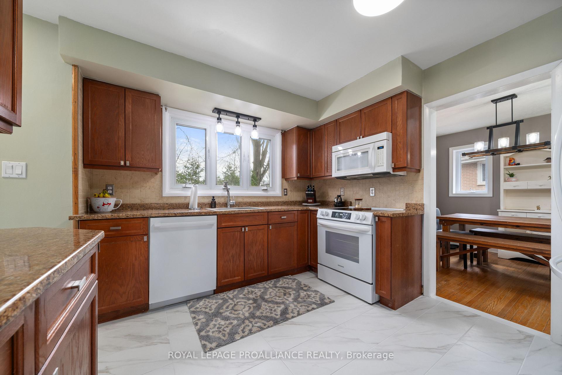 Photo 13 of 37 Applewood Drive, Belleville — HOMEH