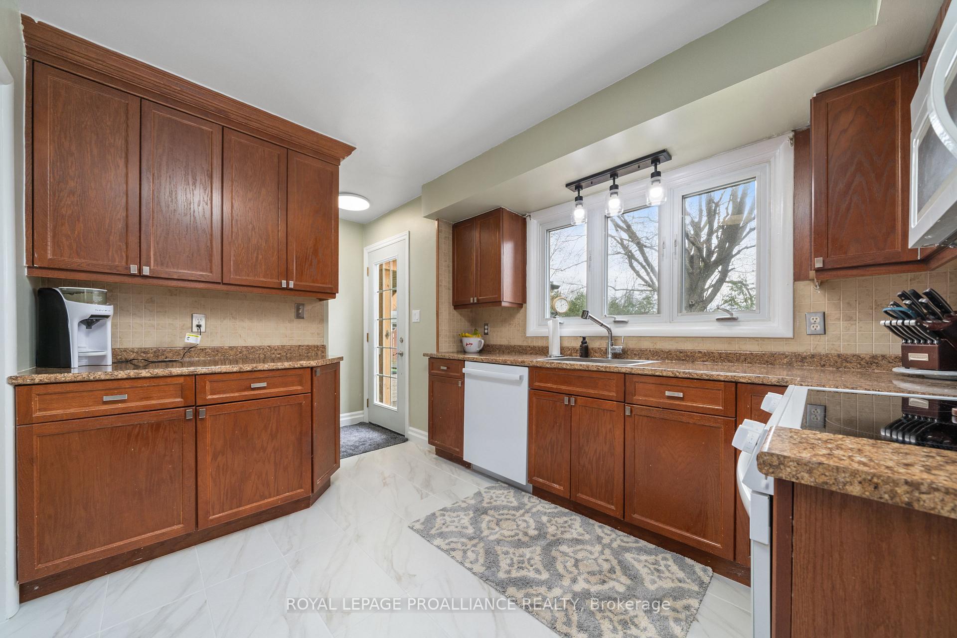 Photo 14 of 37 Applewood Drive, Belleville — HOMEH