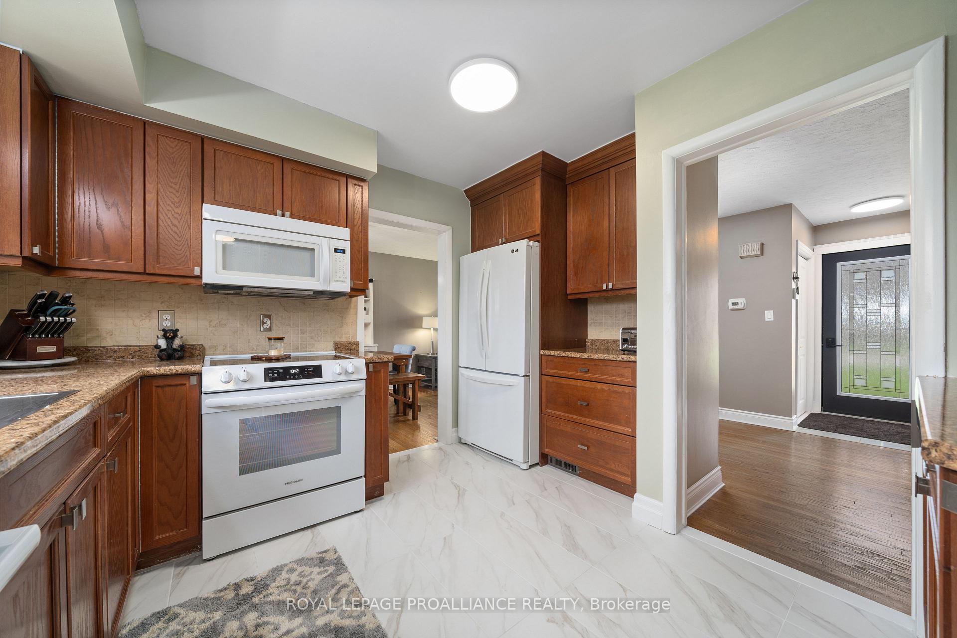 Photo 16 of 37 Applewood Drive, Belleville — HOMEH