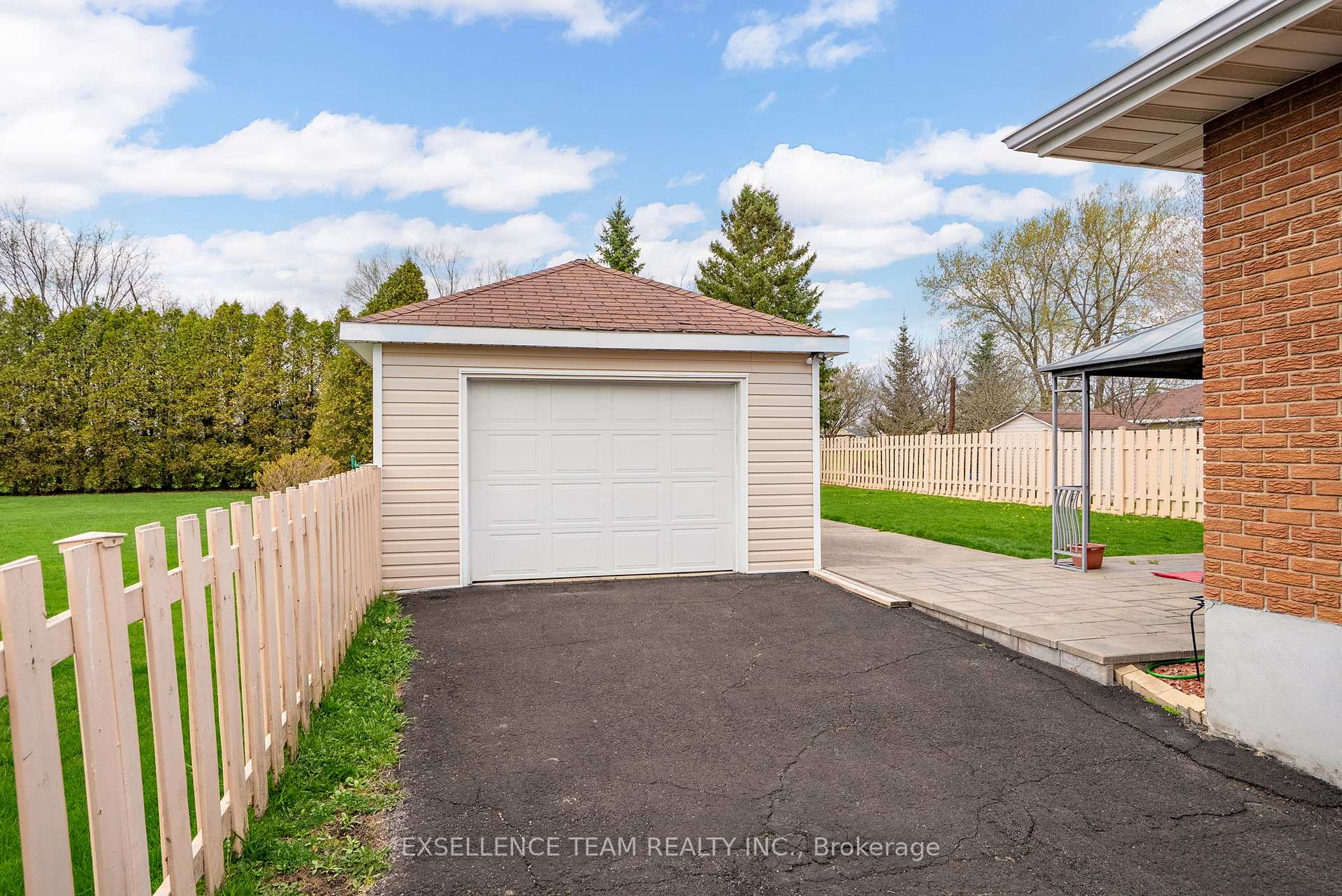 Photo 3 of 413 Mercier Avenue, Cornwall — HOMEH