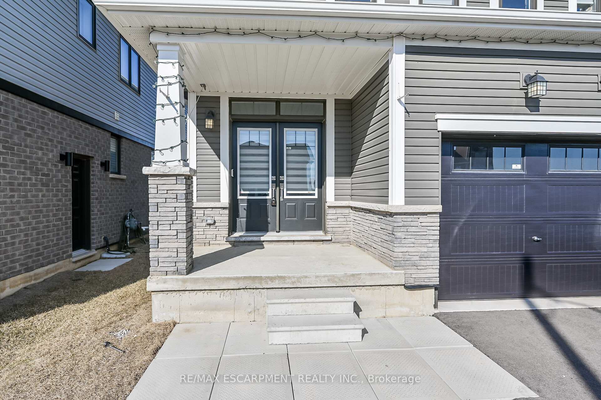 Photo 2 of 14 Oaktree Drive, Haldimand — HOMEH