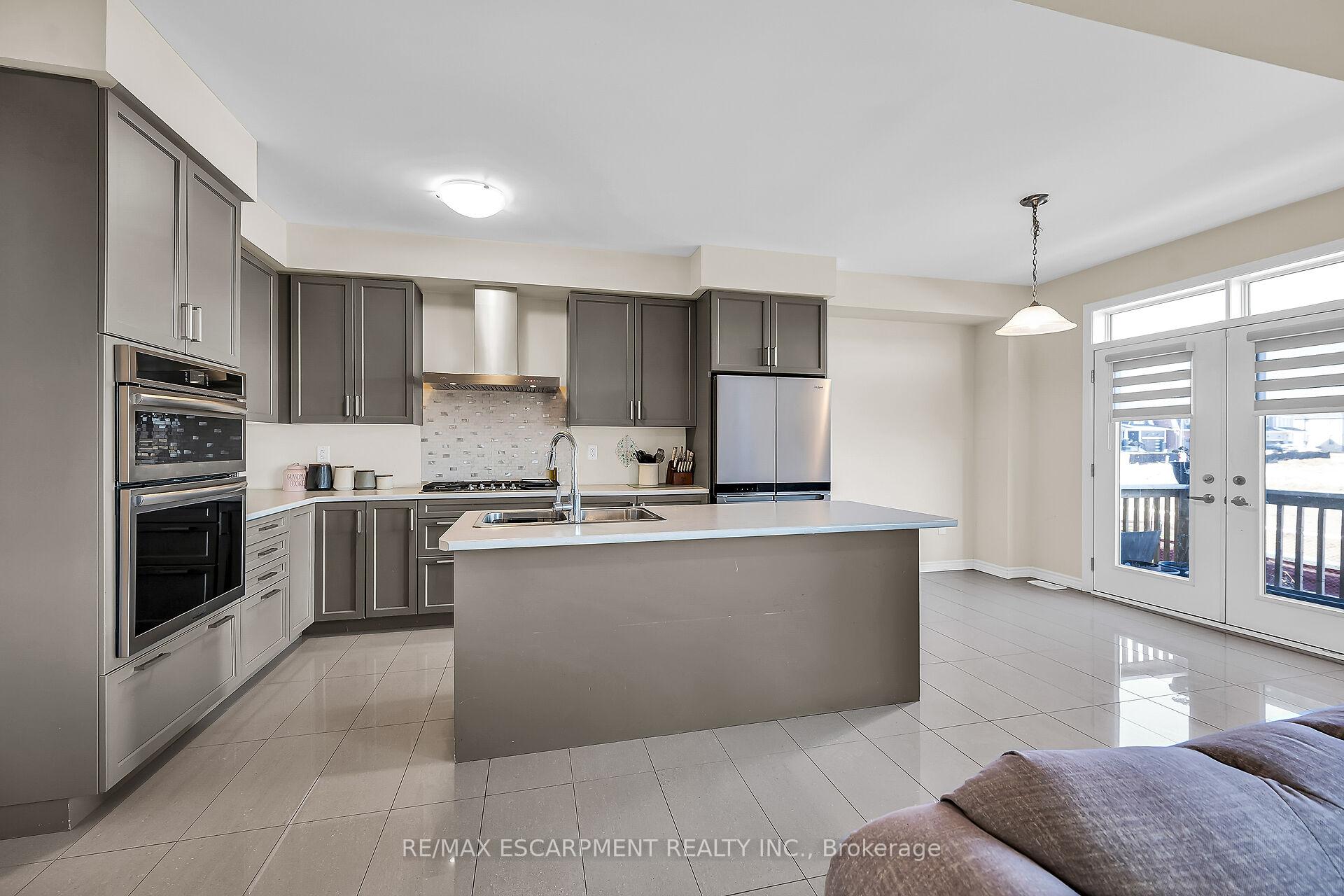 Photo 8 of 14 Oaktree Drive, Haldimand — HOMEH