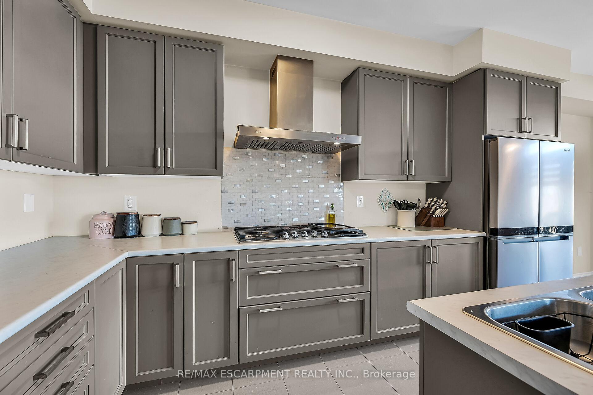Photo 10 of 14 Oaktree Drive, Haldimand — HOMEH