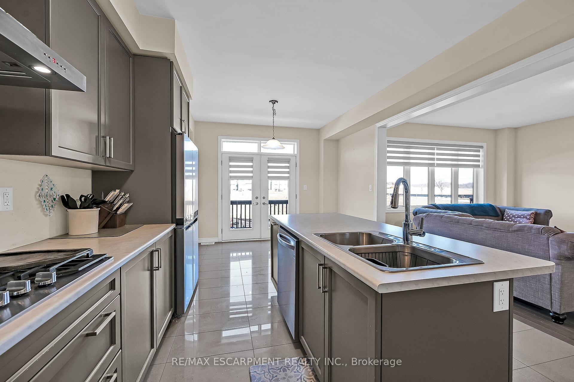 Photo 11 of 14 Oaktree Drive, Haldimand — HOMEH
