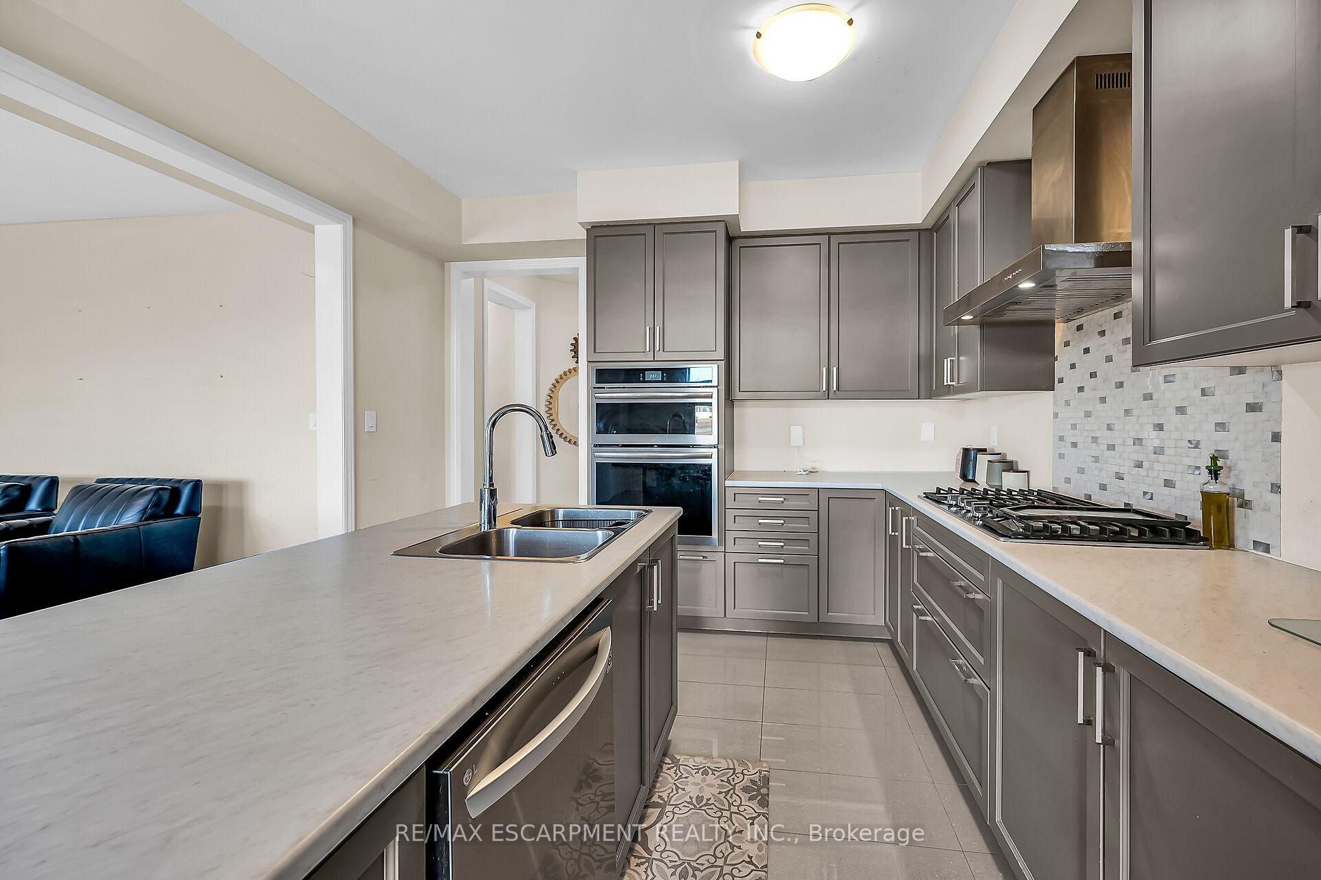 Photo 13 of 14 Oaktree Drive, Haldimand — HOMEH
