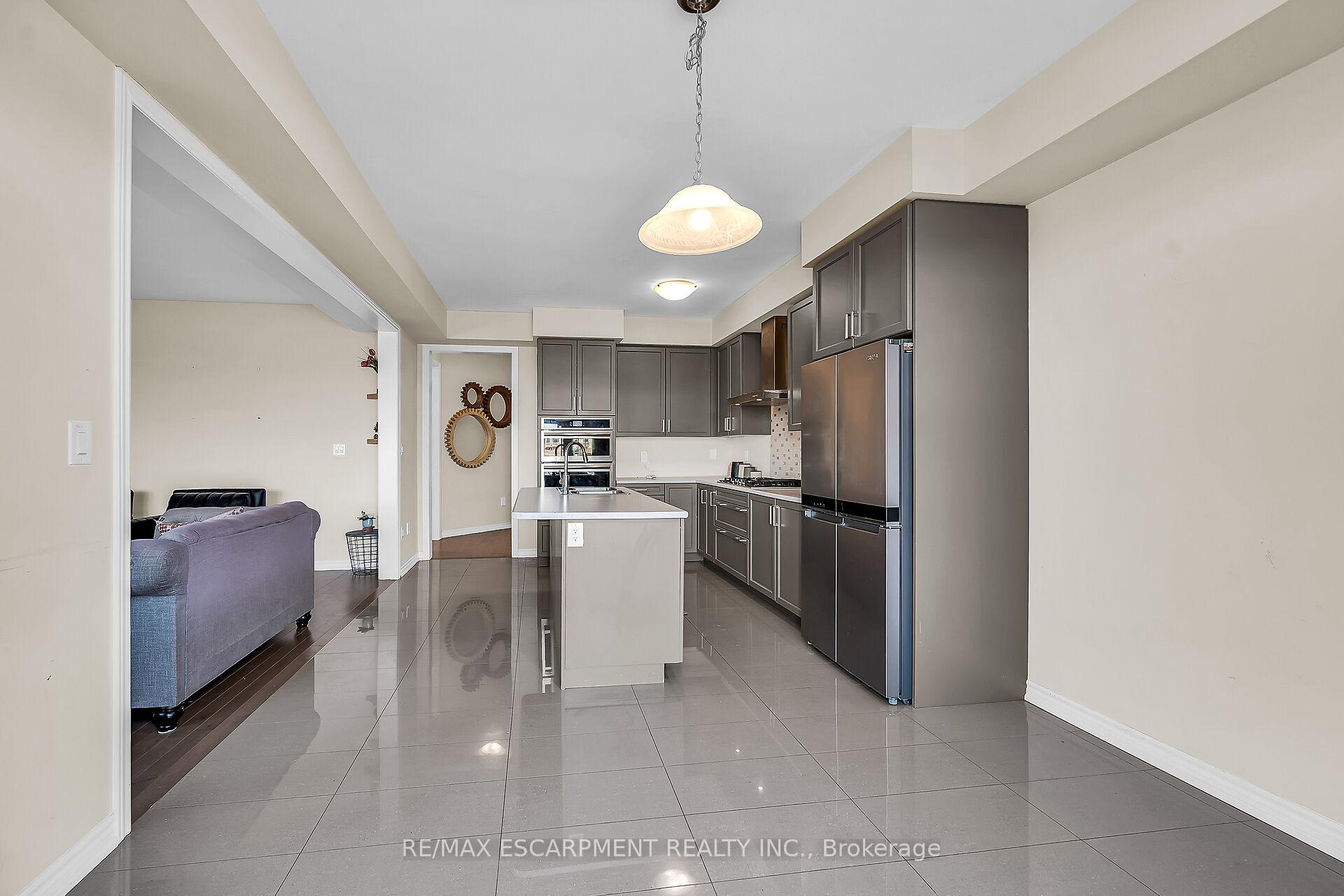 Photo 15 of 14 Oaktree Drive, Haldimand — HOMEH