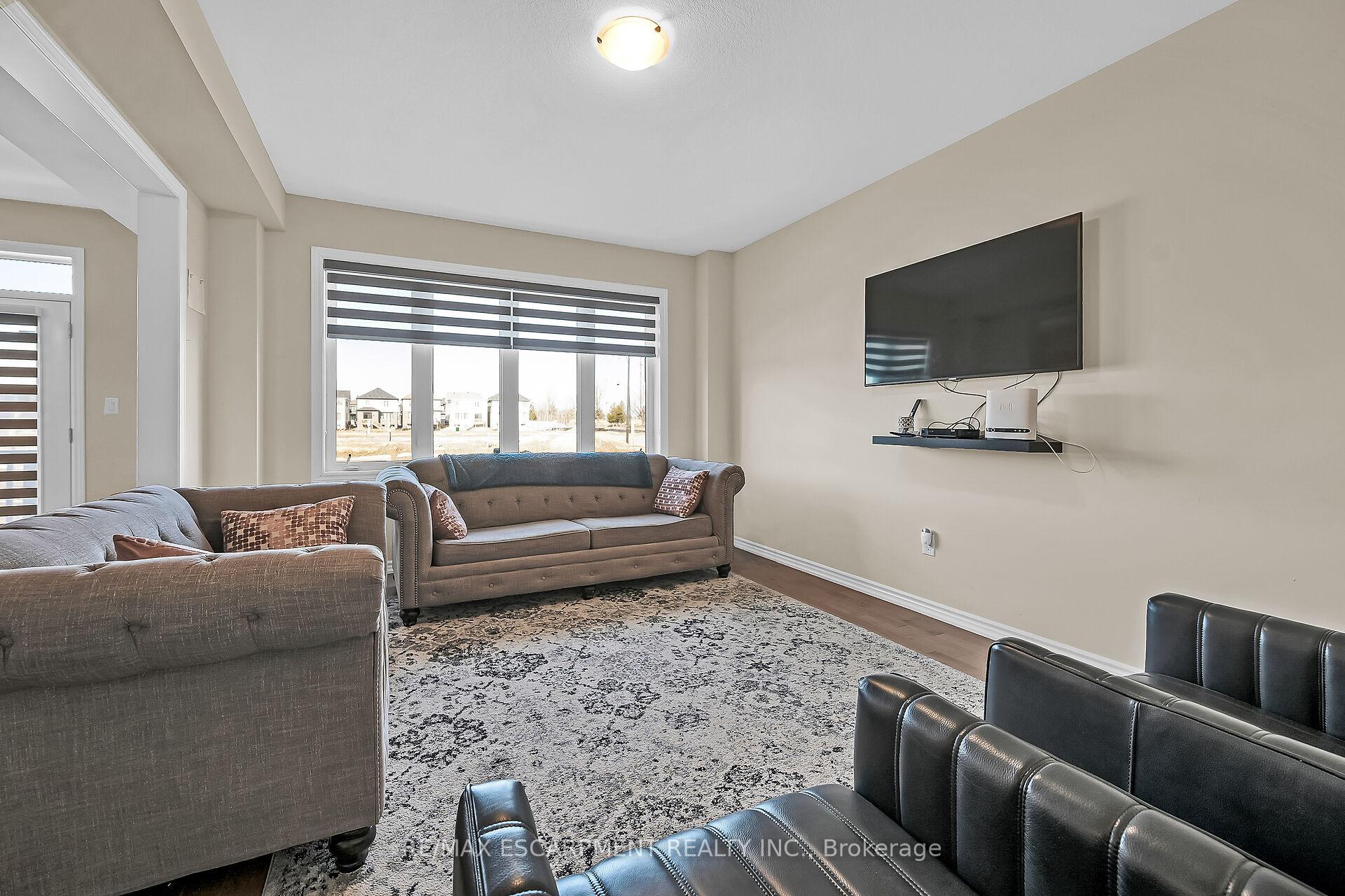 Photo 17 of 14 Oaktree Drive, Haldimand — HOMEH