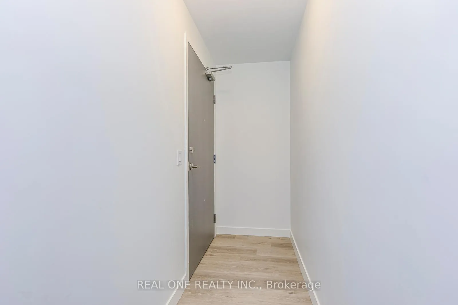 Photo 6 of Unit 806, 461 Green Road, Hamilton, Lakeshore — HOMEH