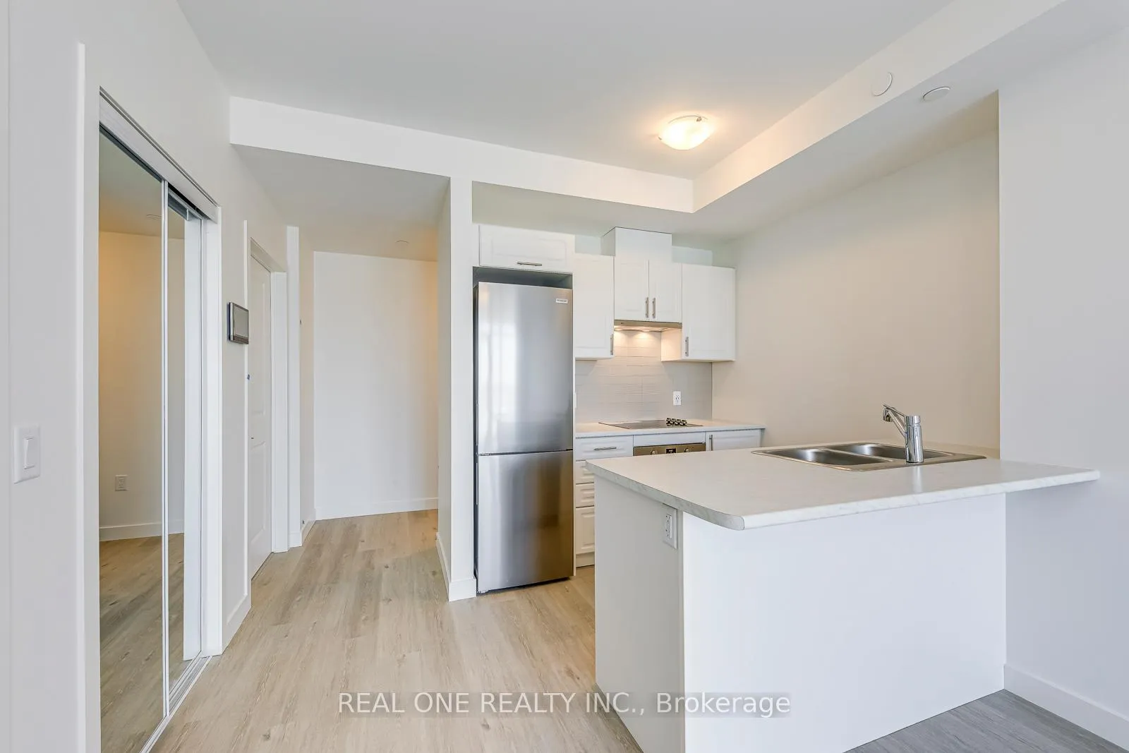 Photo 7 of Unit 806, 461 Green Road, Hamilton, Lakeshore — HOMEH