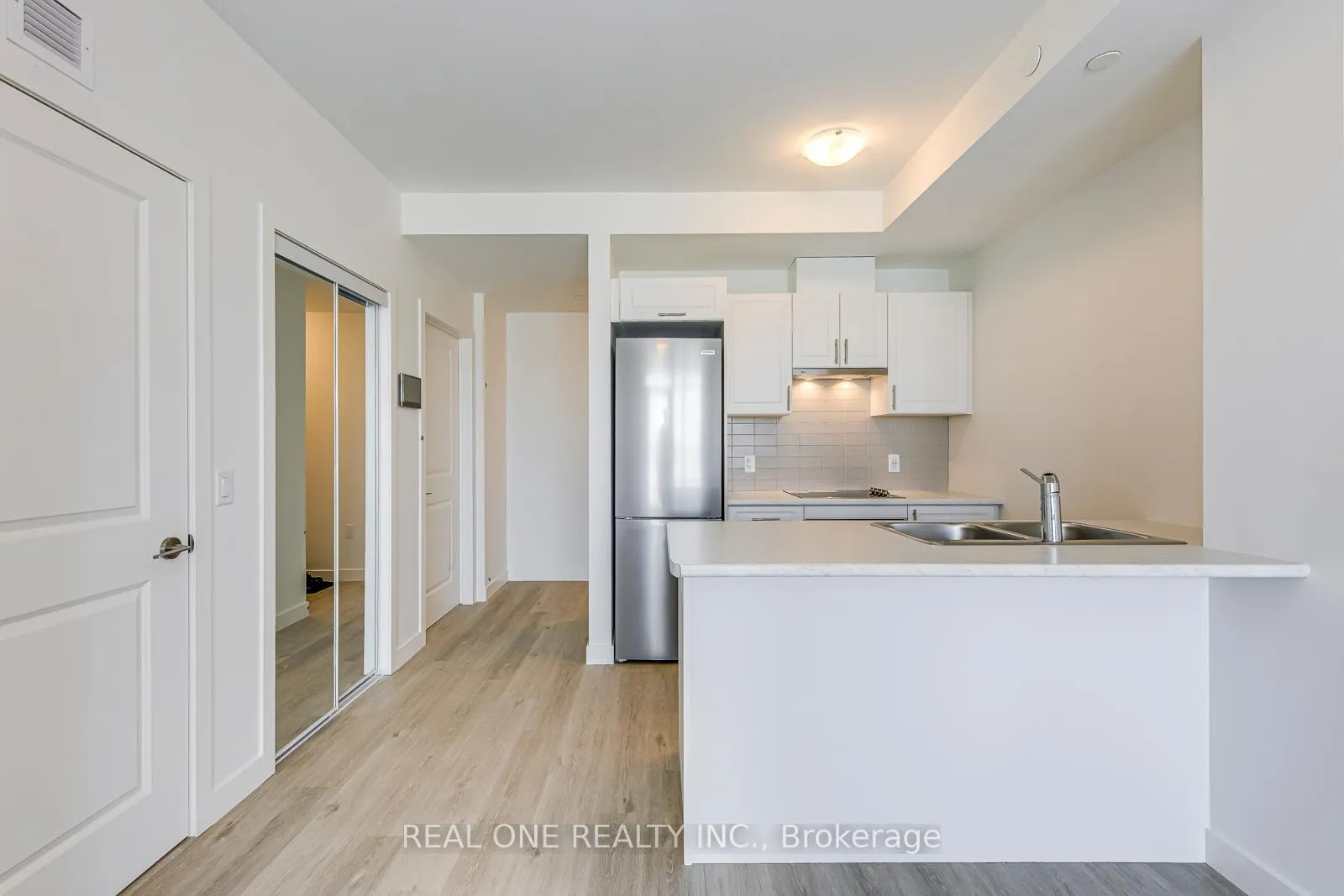 Photo 8 of Unit 806, 461 Green Road, Hamilton, Lakeshore — HOMEH