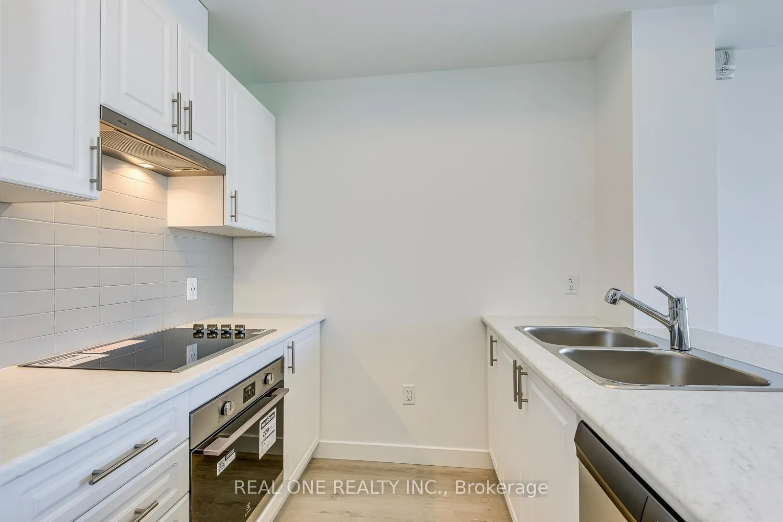 Photo 10 of Unit 806, 461 Green Road, Hamilton, Lakeshore — HOMEH