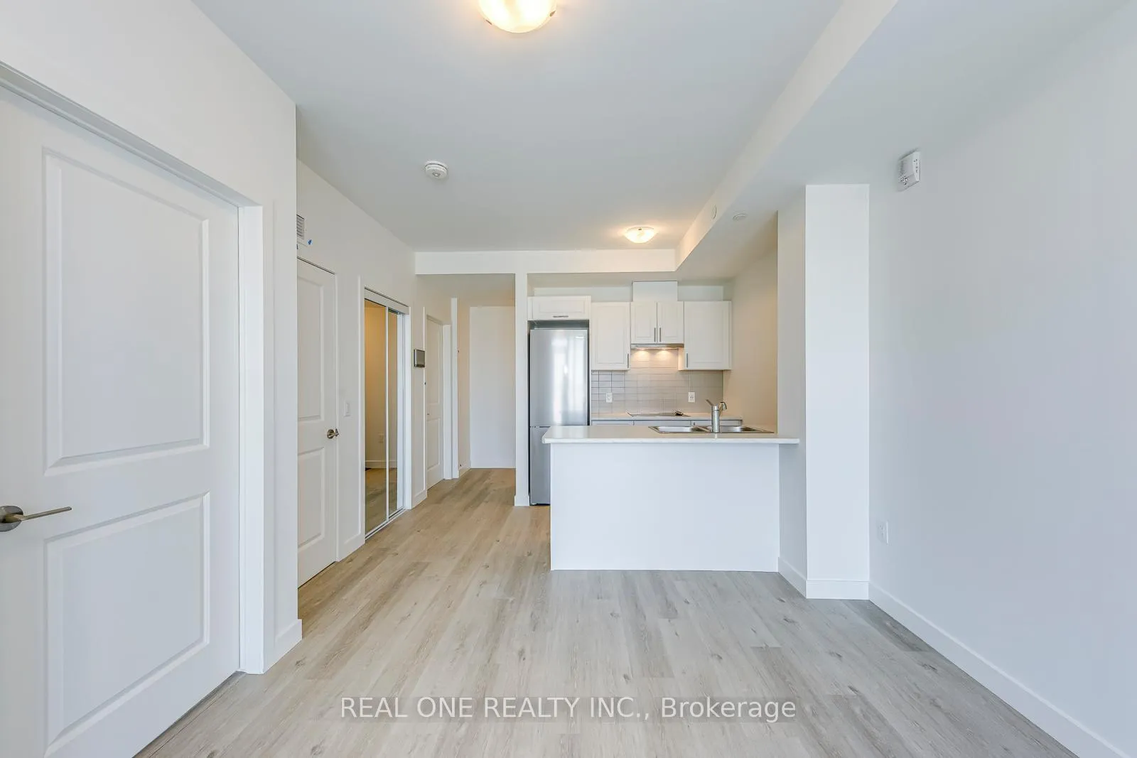 Photo 15 of Unit 806, 461 Green Road, Hamilton, Lakeshore — HOMEH