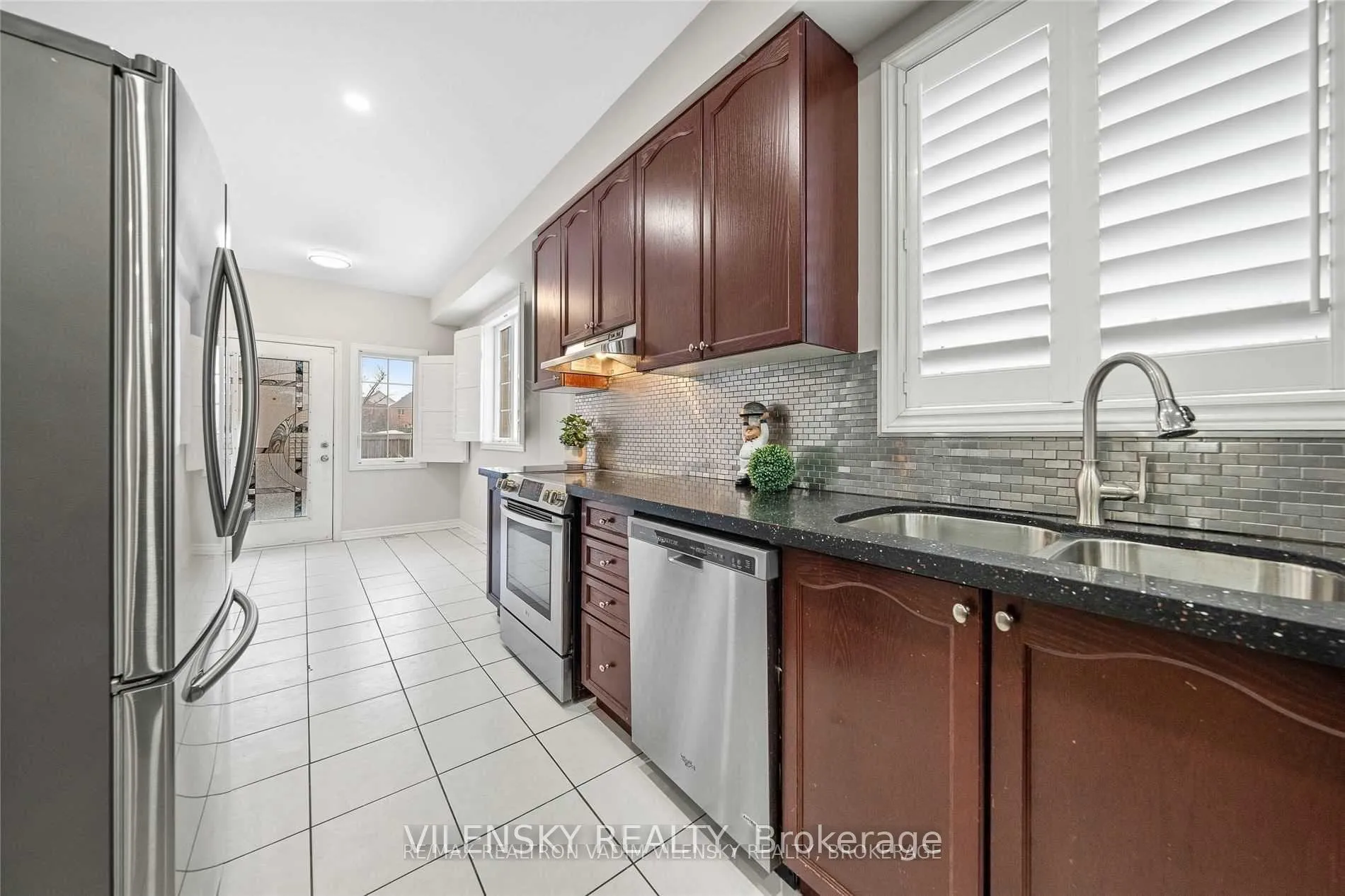 Photo 4 of Unit 17, 8777 Dufferin Street, Vaughan, Patterson — HOMEH