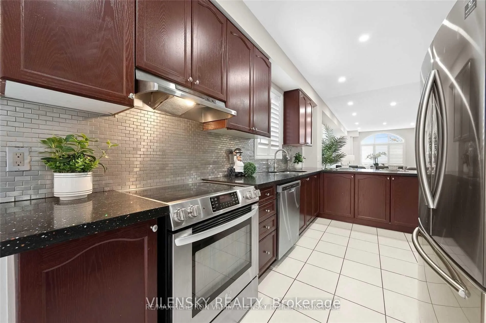 Photo 6 of Unit 17, 8777 Dufferin Street, Vaughan, Patterson — HOMEH