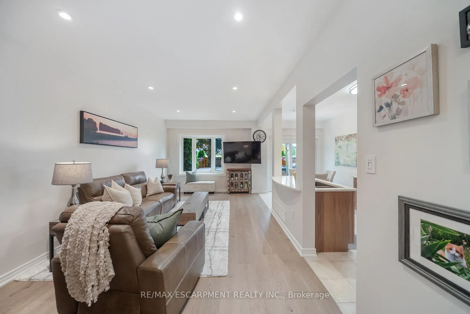 Photo 10 of 16 Olivia Place, Hamilton, Meadowlands — HOMEH