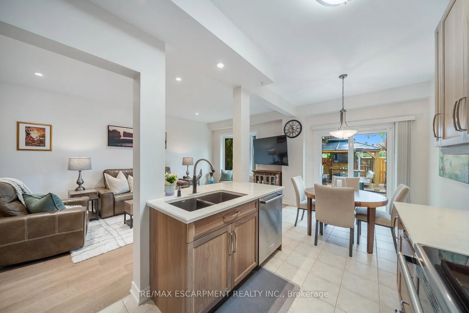 Photo 21 of 16 Olivia Place, Hamilton, Meadowlands — HOMEH
