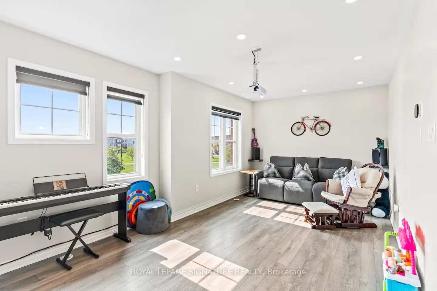 Photo 7 of 11 Eckford Lane, Brampton, Northwest Brampton — HOMEH