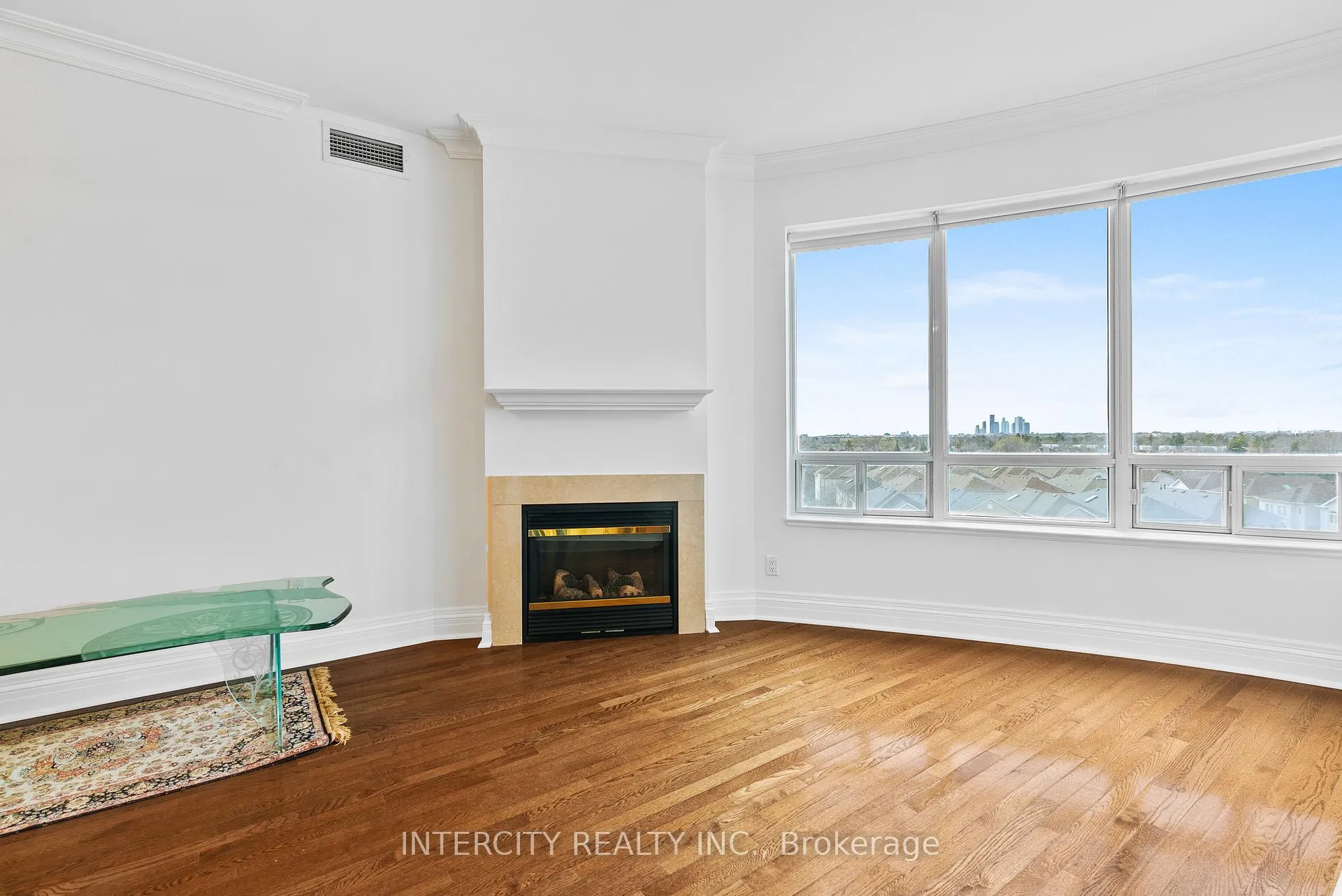 Photo 9 of Unit 607, 1 Cordoba Drive, Vaughan, Lakeview Estates — HOMEH