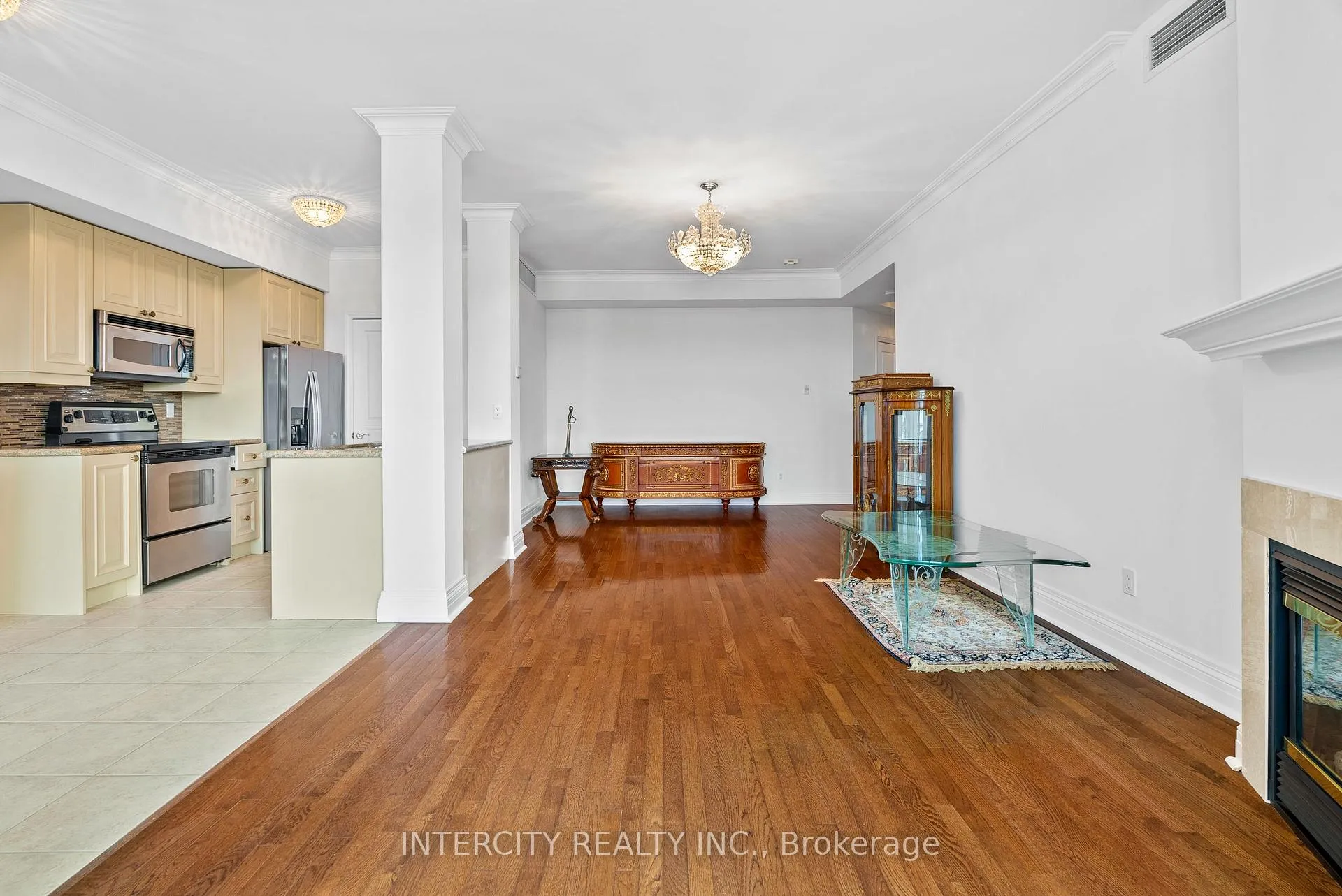 Photo 10 of Unit 607, 1 Cordoba Drive, Vaughan, Lakeview Estates — HOMEH