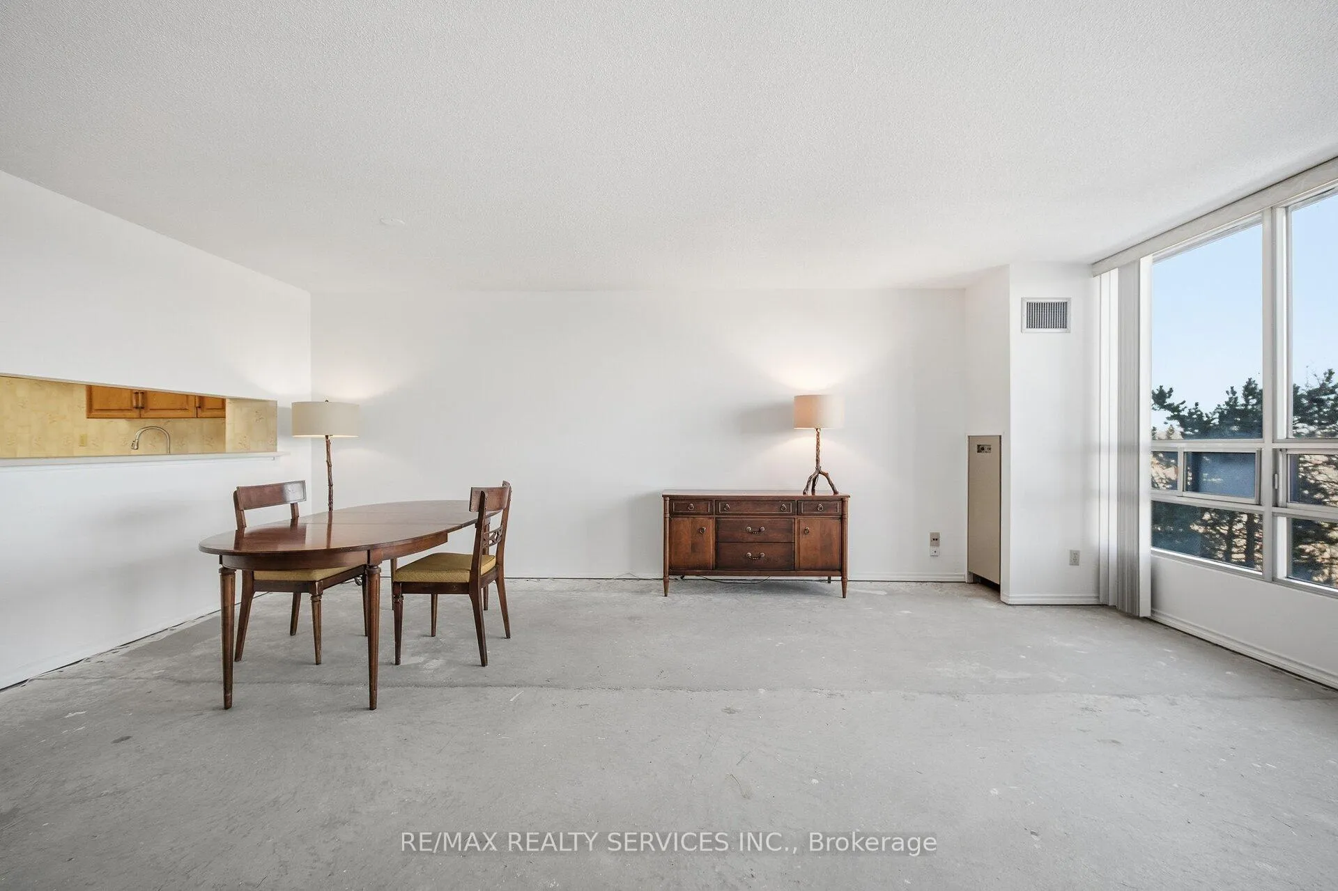 Photo 14 of Unit 302, 320 Mill Street S, Brampton, Brampton South — HOMEH