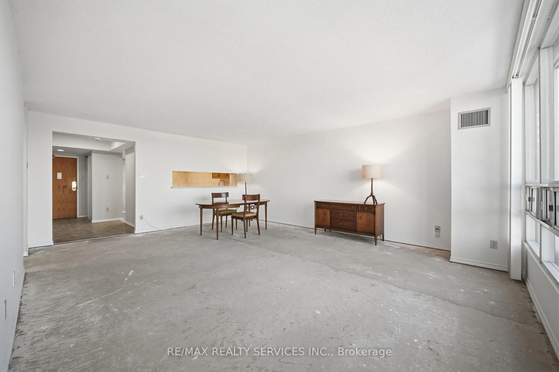 Photo 15 of Unit 302, 320 Mill Street S, Brampton, Brampton South — HOMEH