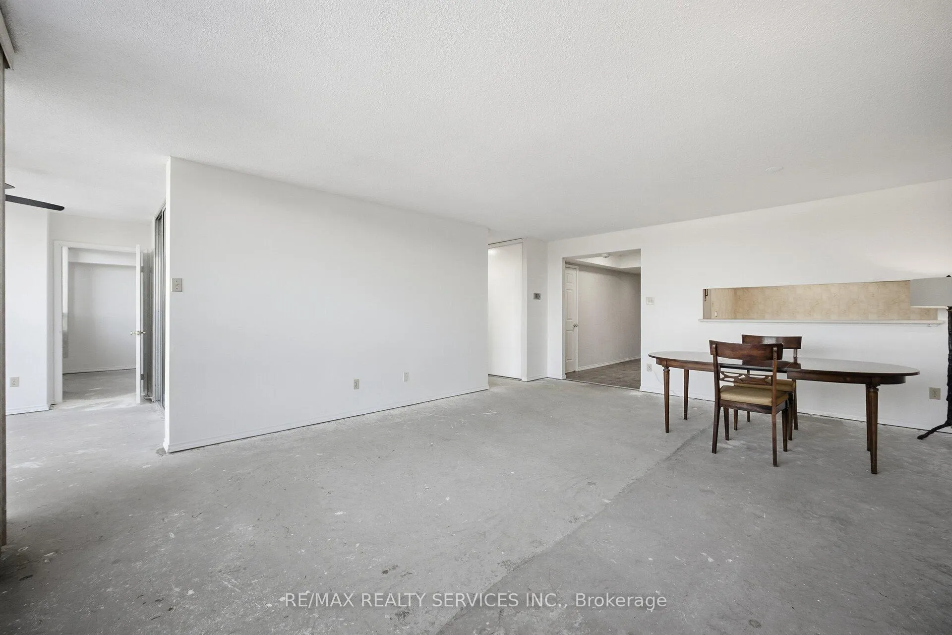 Photo 17 of Unit 302, 320 Mill Street S, Brampton, Brampton South — HOMEH