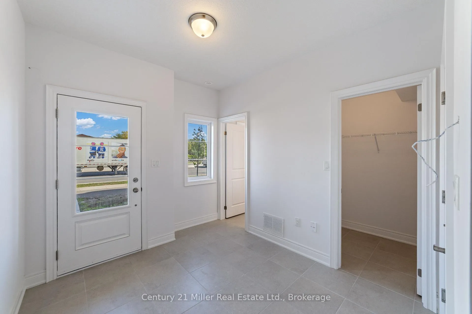 Photo 2 of Unit 56, 2150 Trafalgar Road, Oakville, River Oaks — HOMEH
