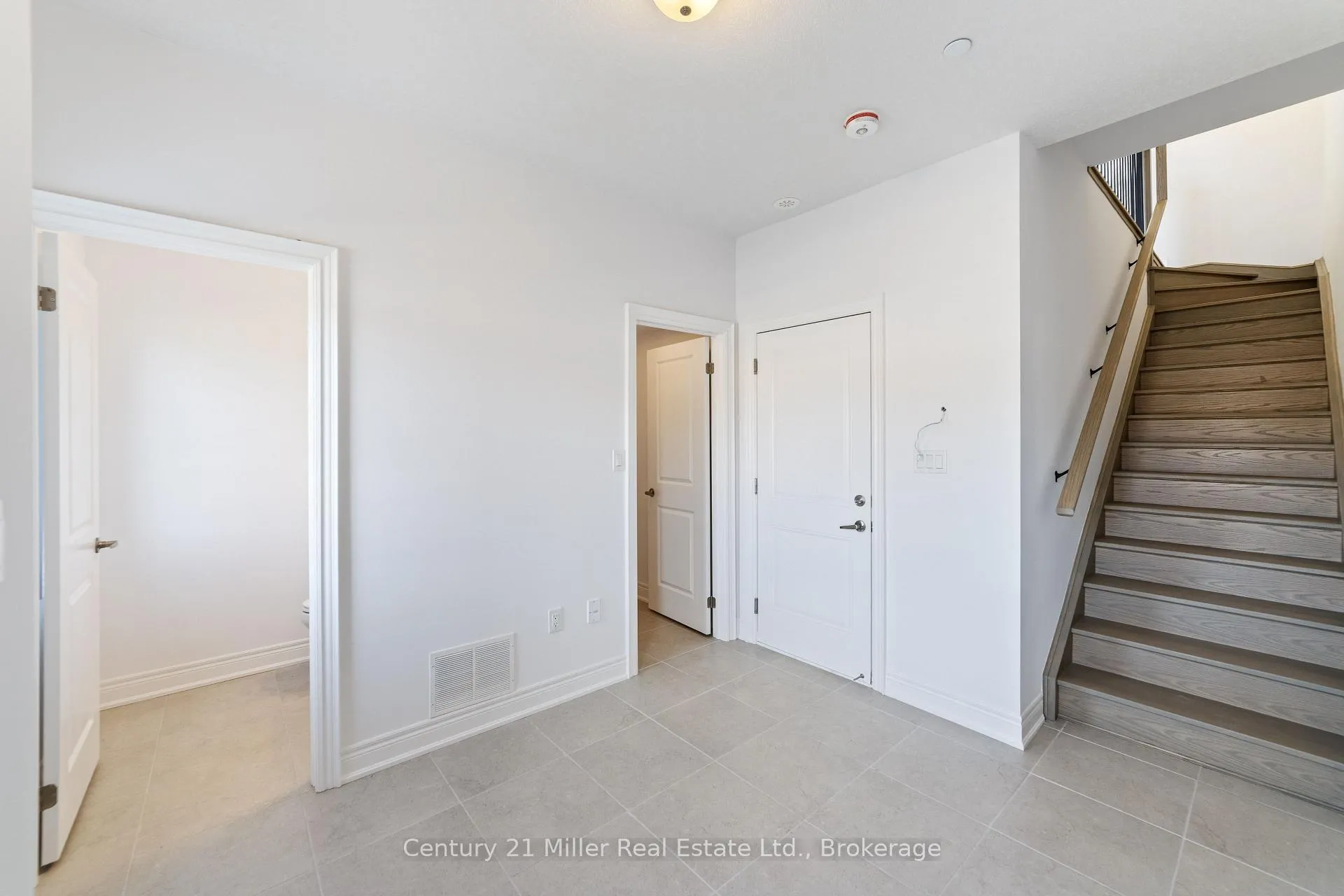 Photo 3 of Unit 56, 2150 Trafalgar Road, Oakville, River Oaks — HOMEH