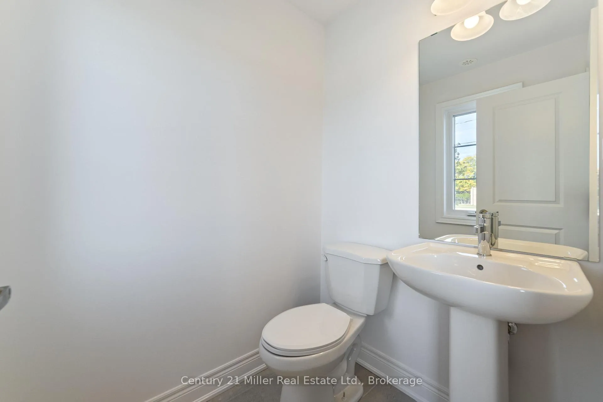 Photo 4 of Unit 56, 2150 Trafalgar Road, Oakville, River Oaks — HOMEH