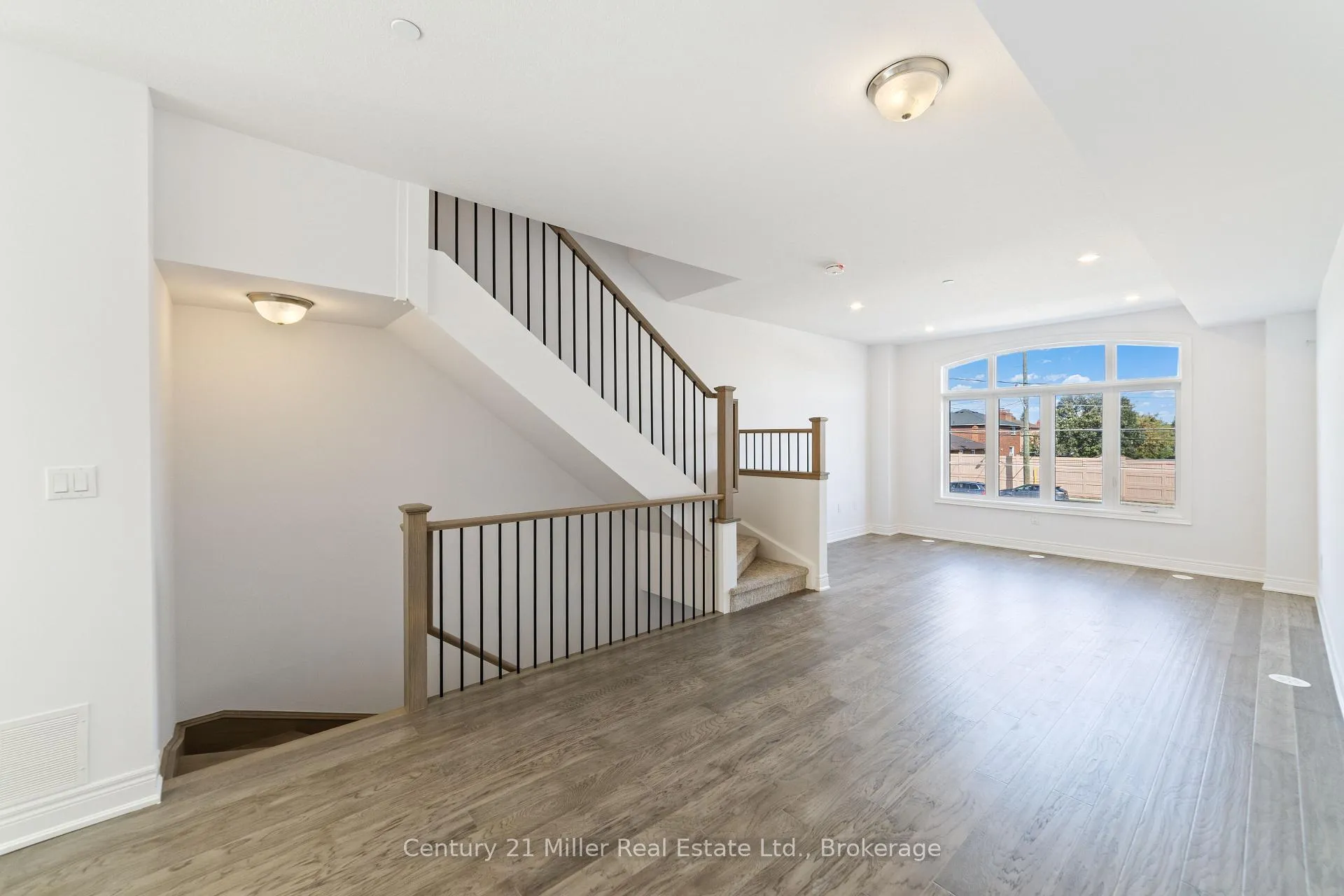 Photo 5 of Unit 56, 2150 Trafalgar Road, Oakville, River Oaks — HOMEH