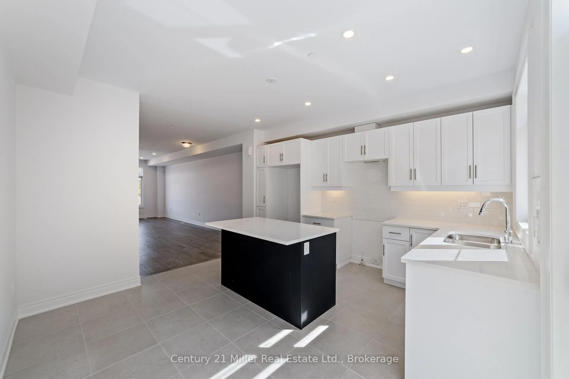 Photo 8 of Unit 56, 2150 Trafalgar Road, Oakville, River Oaks — HOMEH