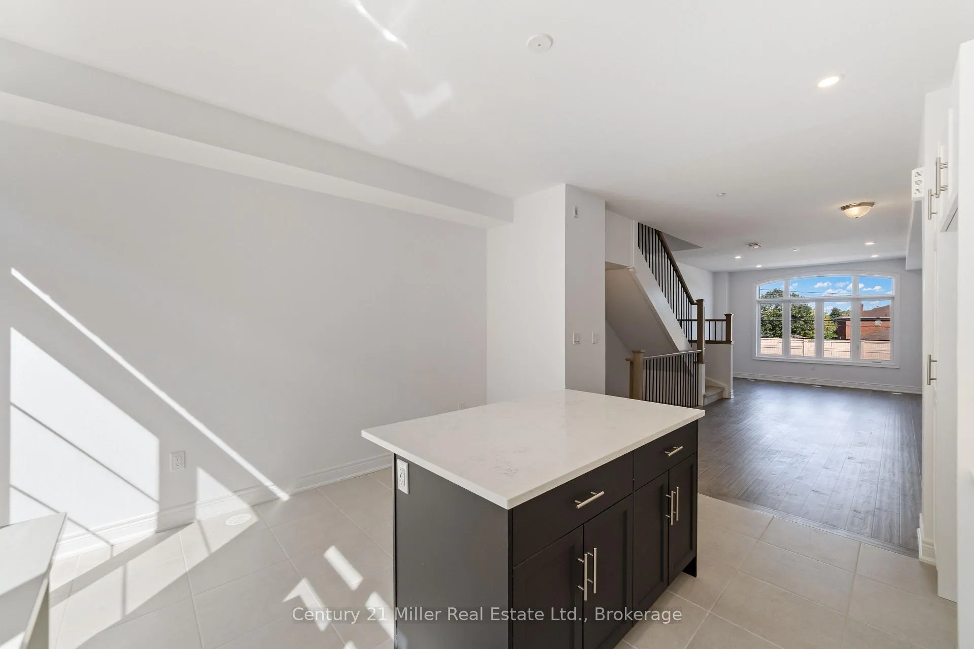 Photo 10 of Unit 56, 2150 Trafalgar Road, Oakville, River Oaks — HOMEH