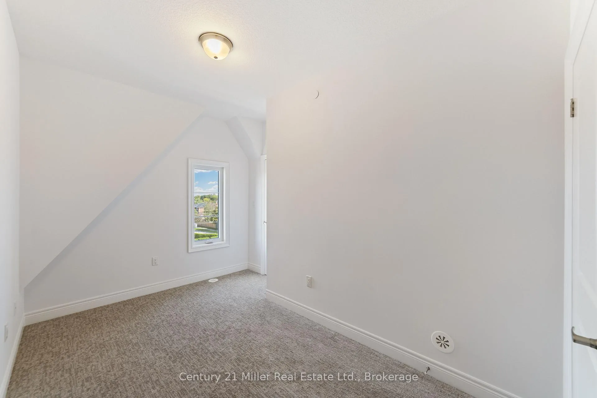 Photo 22 of Unit 56, 2150 Trafalgar Road, Oakville, River Oaks — HOMEH