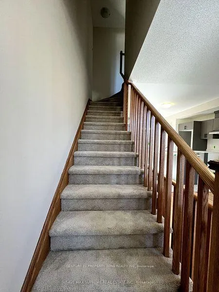 Photo 4 of 10 Malone Lane, Clarington, Courtice — HOMEH