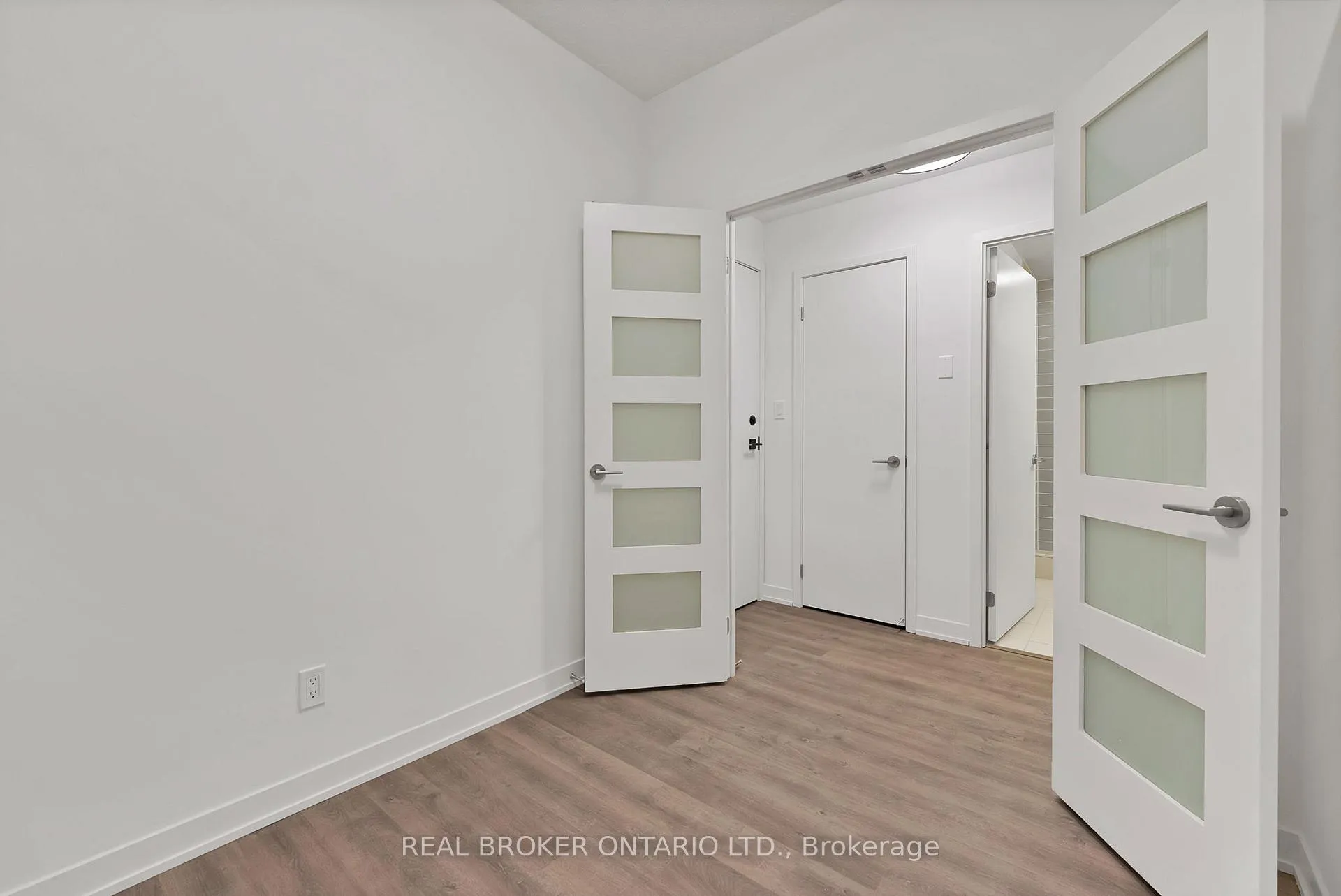 Photo 5 of Unit 414C, 38 Simcoe Promenade, Markham, Unionville — HOMEH