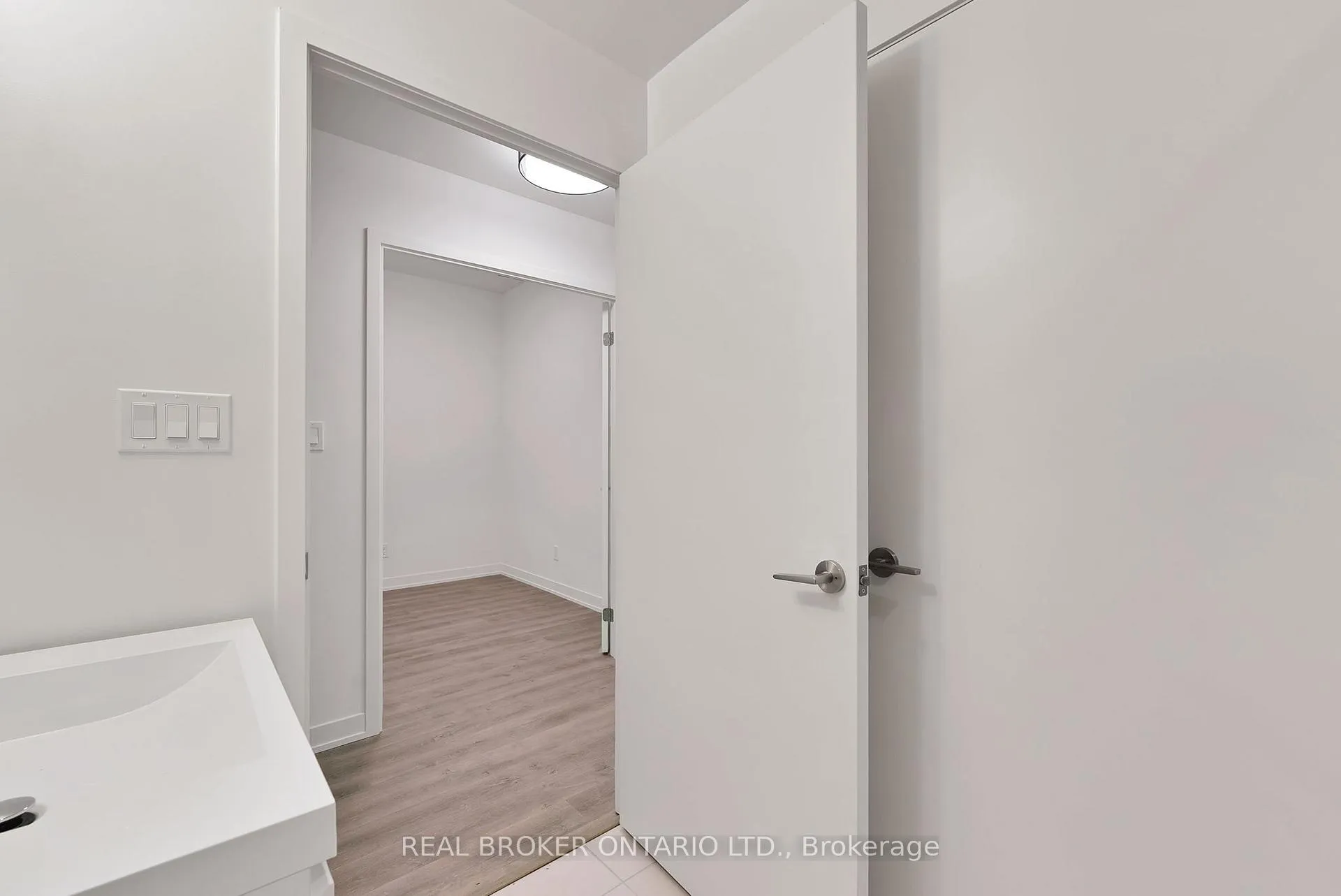 Photo 8 of Unit 414C, 38 Simcoe Promenade, Markham, Unionville — HOMEH