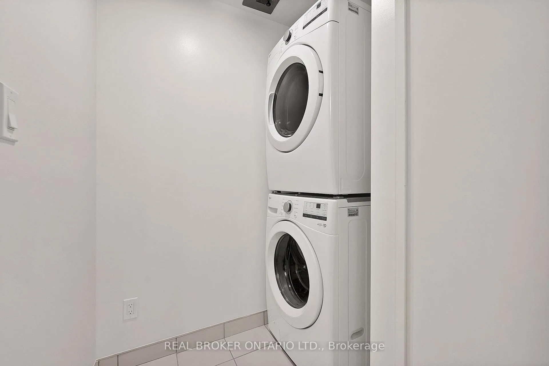 Photo 10 of Unit 414C, 38 Simcoe Promenade, Markham, Unionville — HOMEH