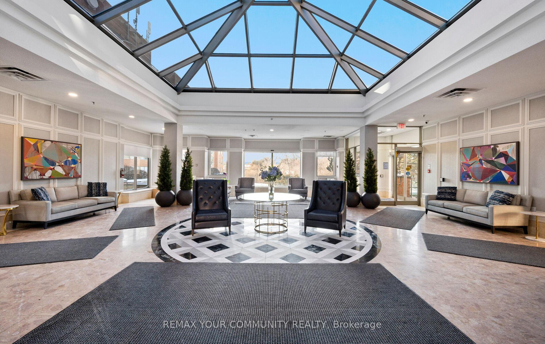 Photo 3 of Unit 606, 14924 Yonge Street, Aurora, Aurora Highlands — HOMEH