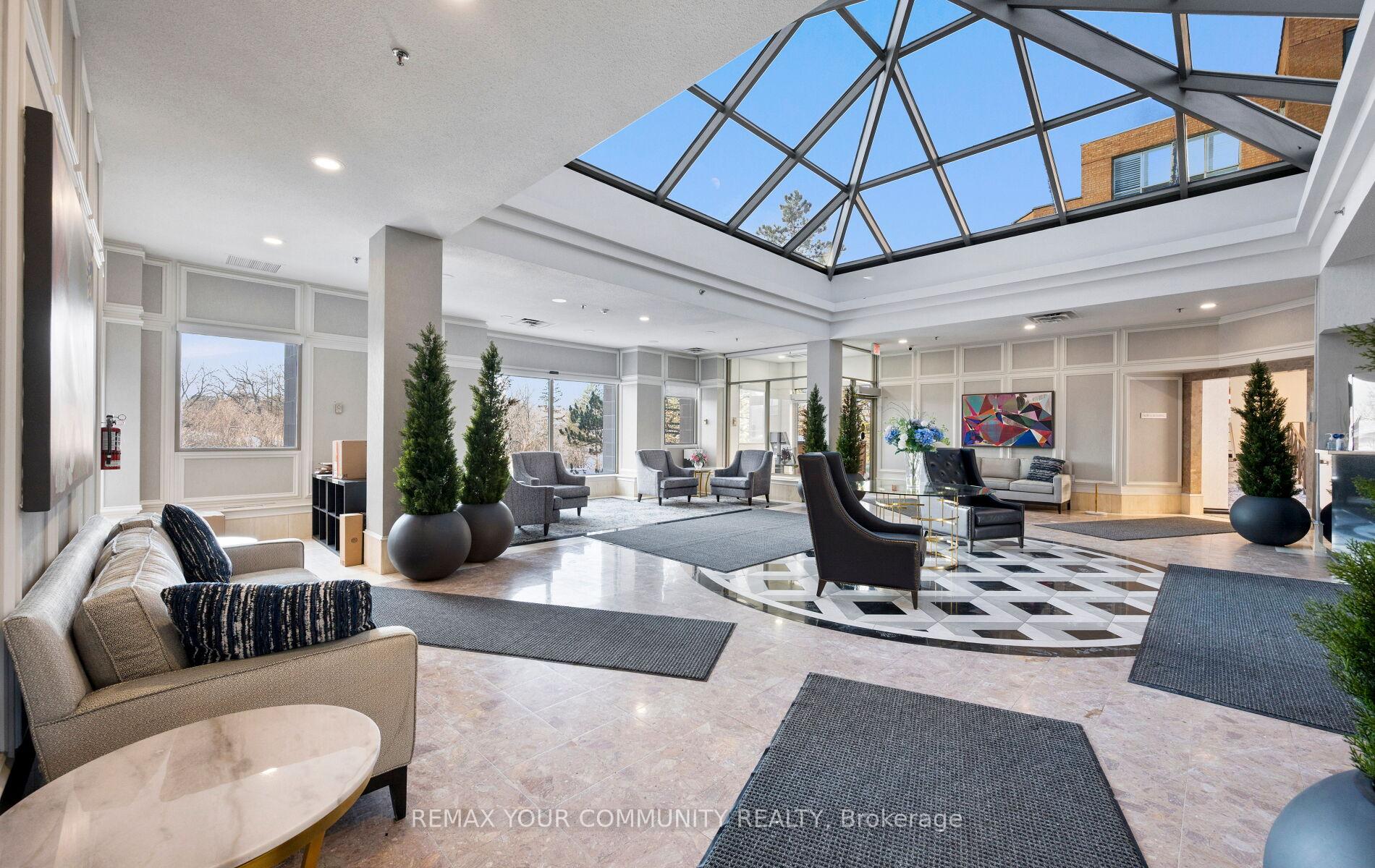 Photo 4 of Unit 606, 14924 Yonge Street, Aurora, Aurora Highlands — HOMEH