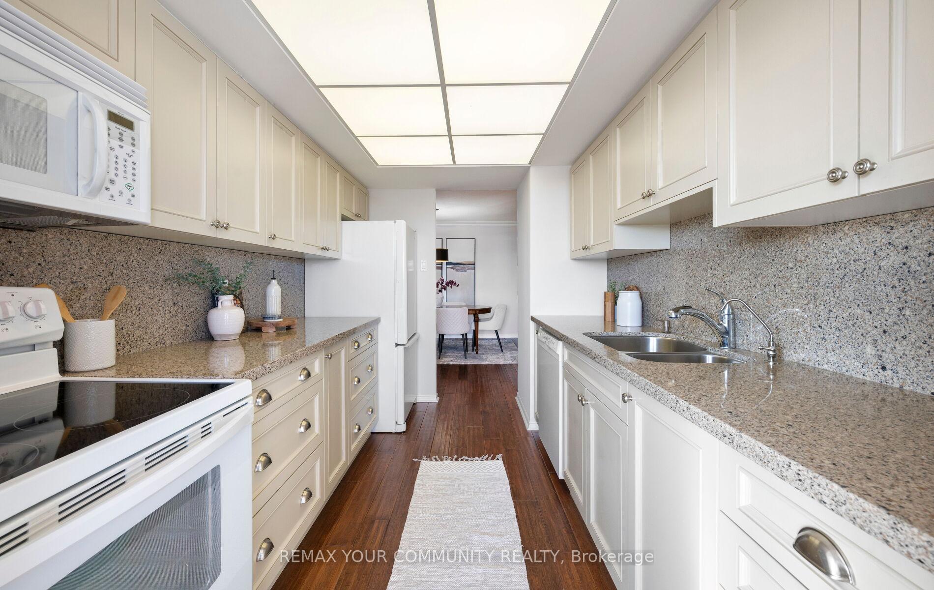 Photo 15 of Unit 606, 14924 Yonge Street, Aurora, Aurora Highlands — HOMEH