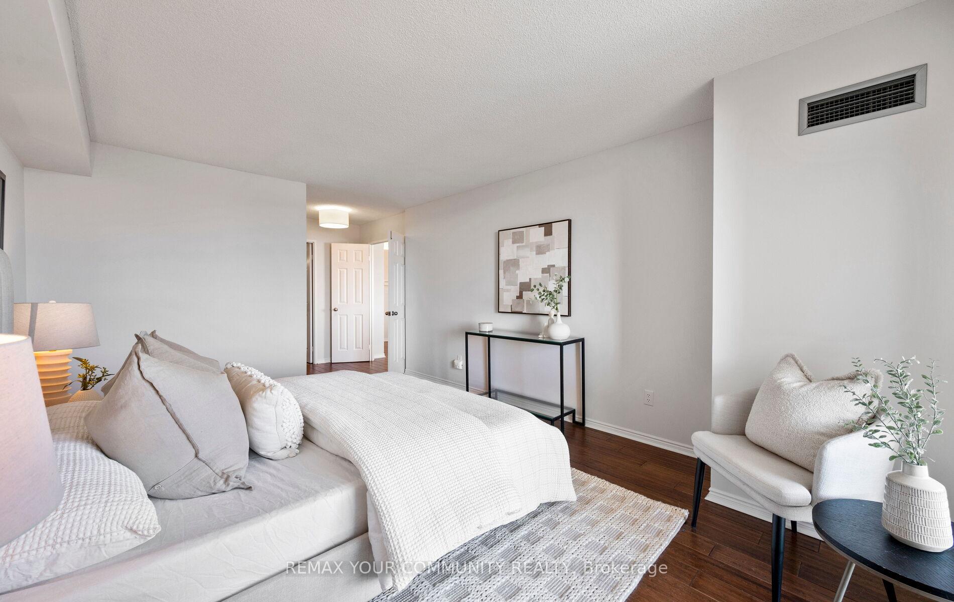 Photo 23 of Unit 606, 14924 Yonge Street, Aurora, Aurora Highlands — HOMEH