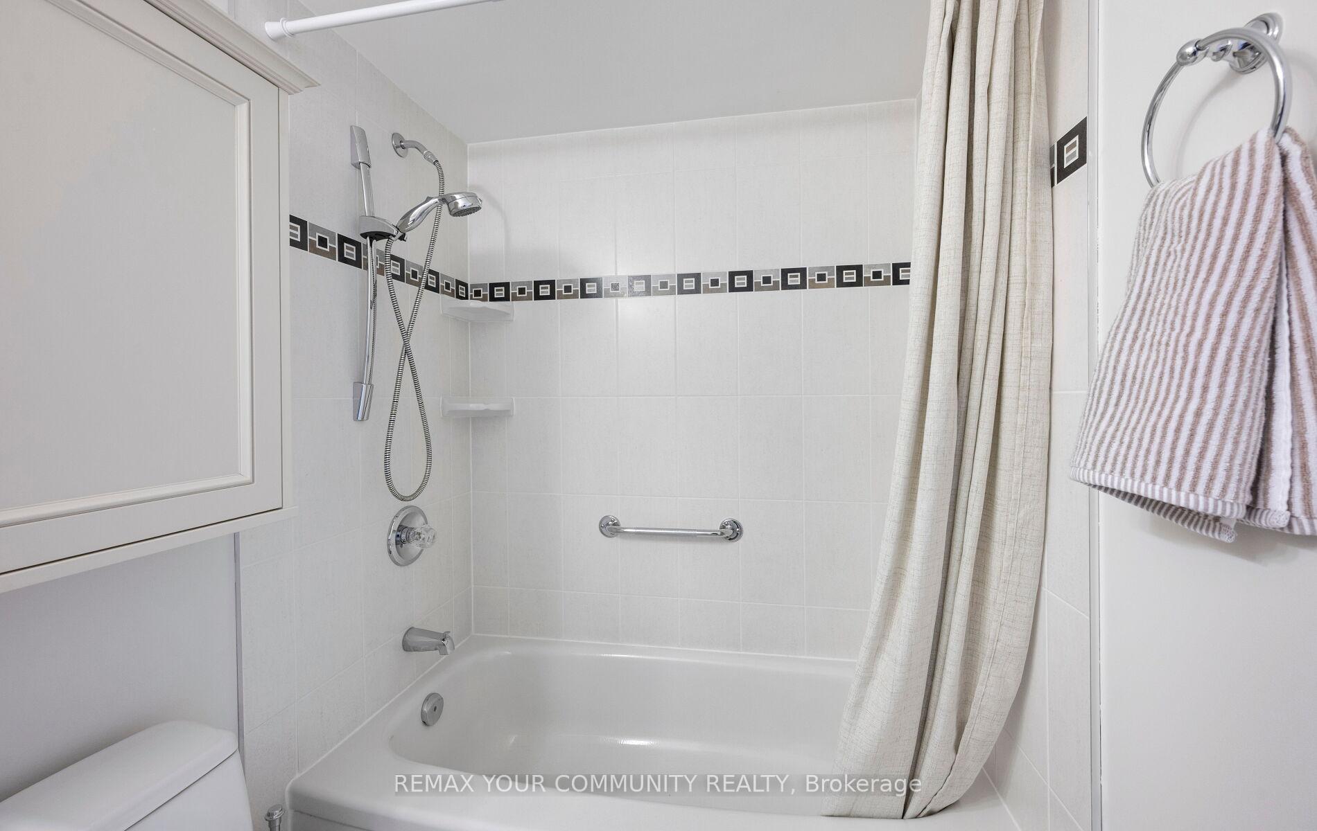 Photo 31 of Unit 606, 14924 Yonge Street, Aurora, Aurora Highlands — HOMEH