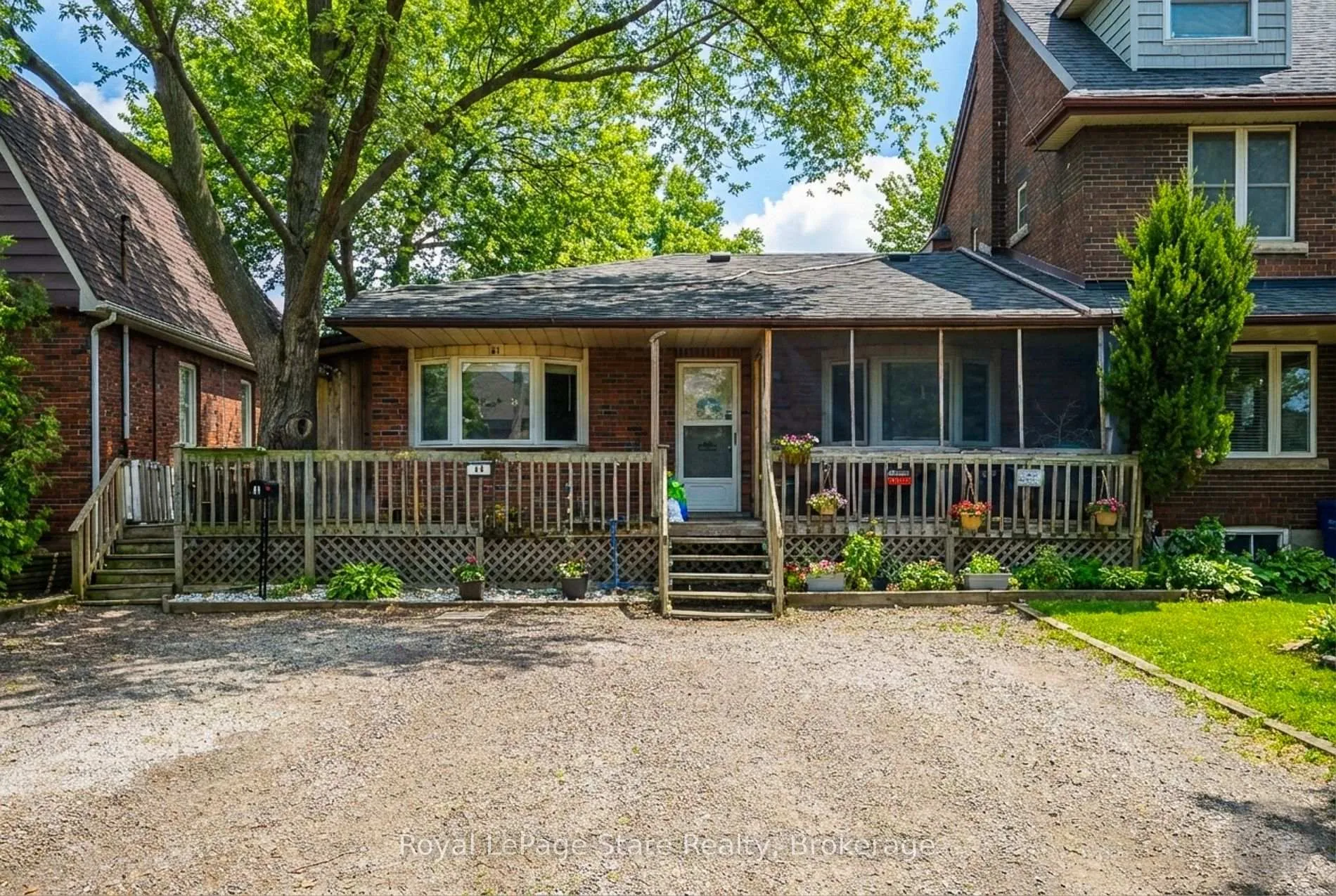 Front of 41 Lake Avenue Drive N