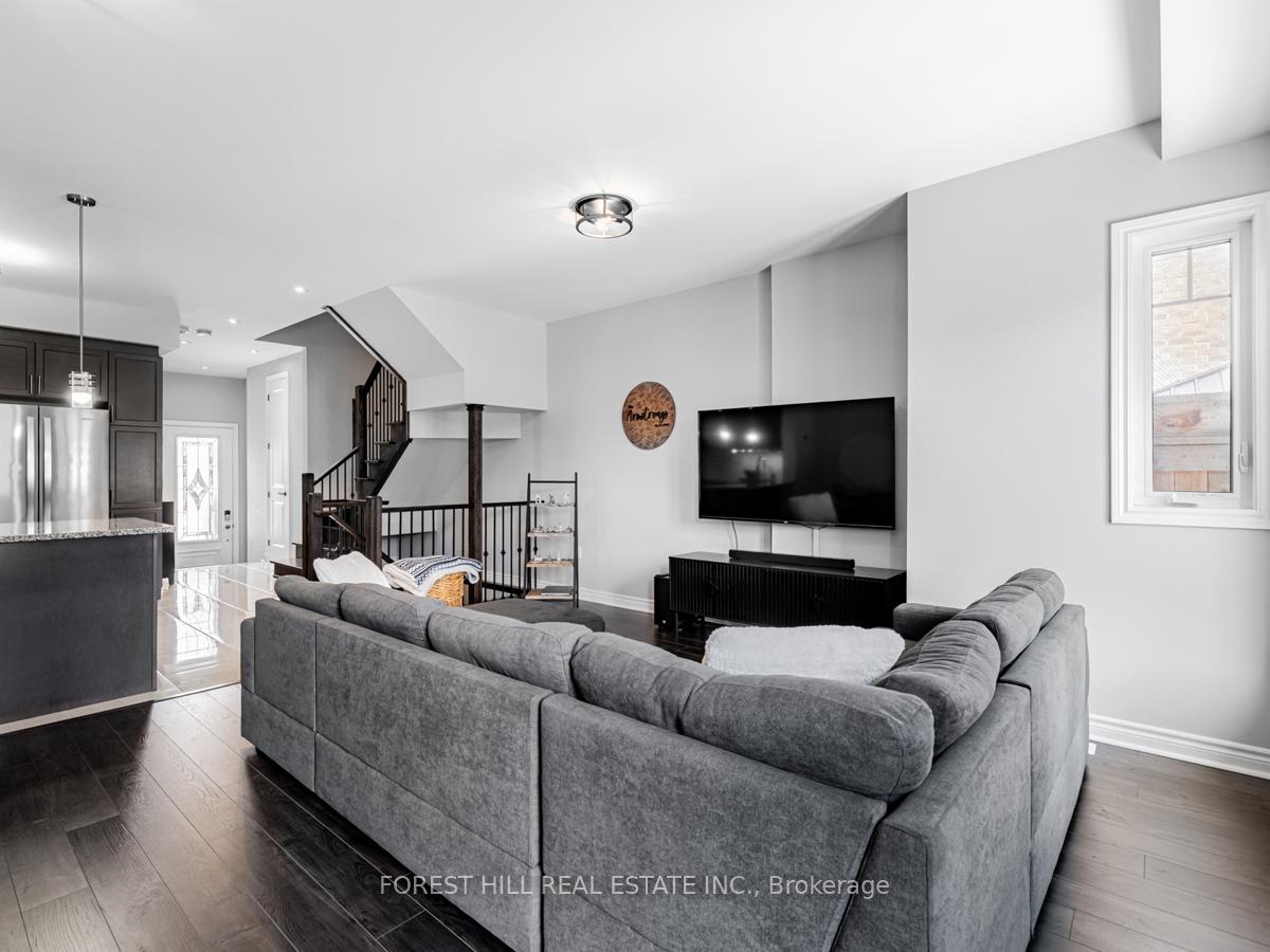 Photo 10 of 206 Walker Boulevard E, New Tecumseth, Alliston — HOMEH