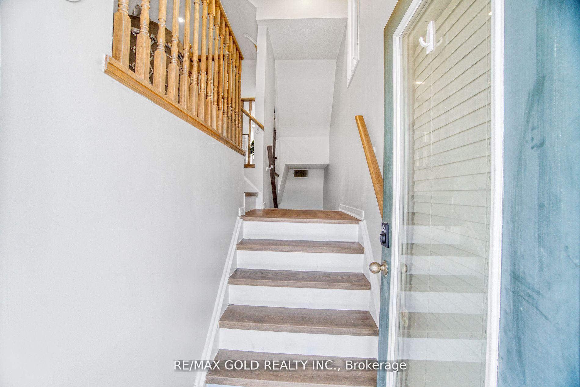 Photo 5 of Unit 49, 60 Fairwood Circle, Brampton, Sandringham-Wellington — HOMEH
