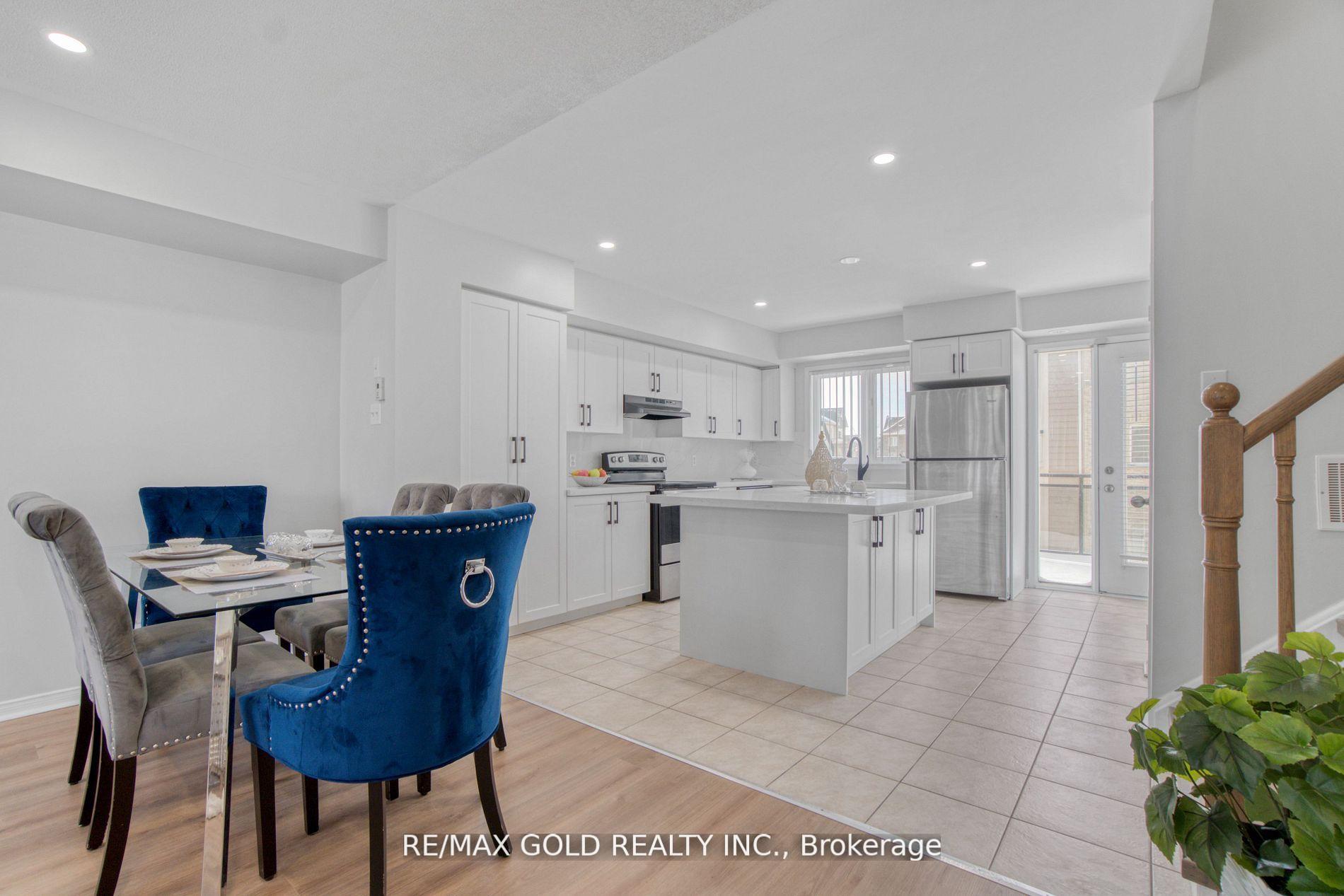 Photo 12 of Unit 49, 60 Fairwood Circle, Brampton, Sandringham-Wellington — HOMEH