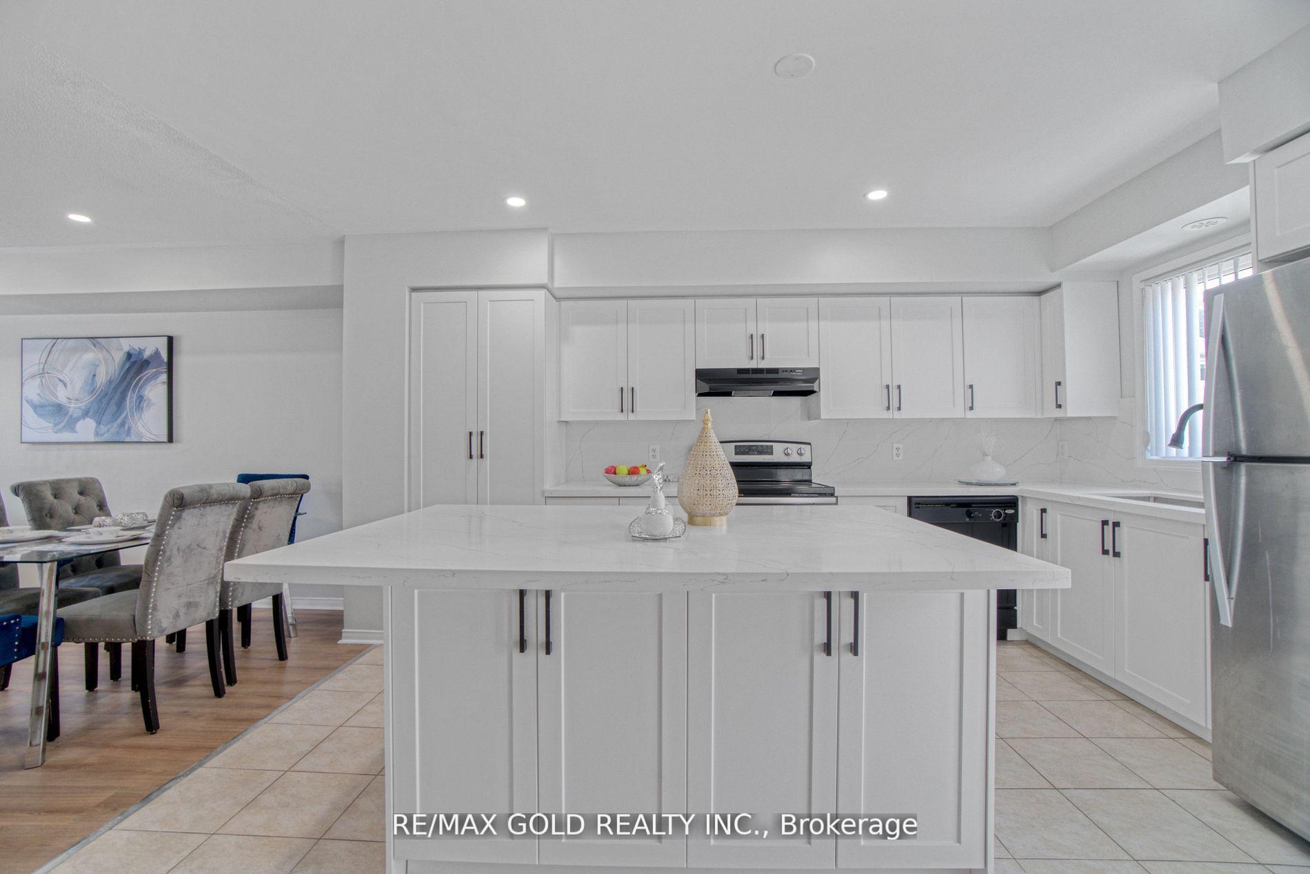 Photo 13 of Unit 49, 60 Fairwood Circle, Brampton, Sandringham-Wellington — HOMEH