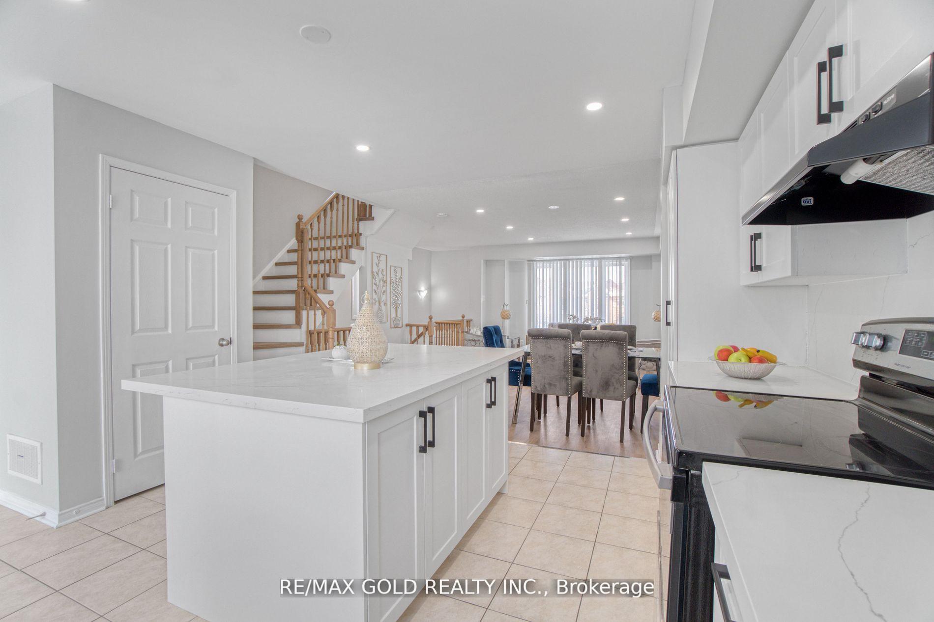 Photo 14 of Unit 49, 60 Fairwood Circle, Brampton, Sandringham-Wellington — HOMEH