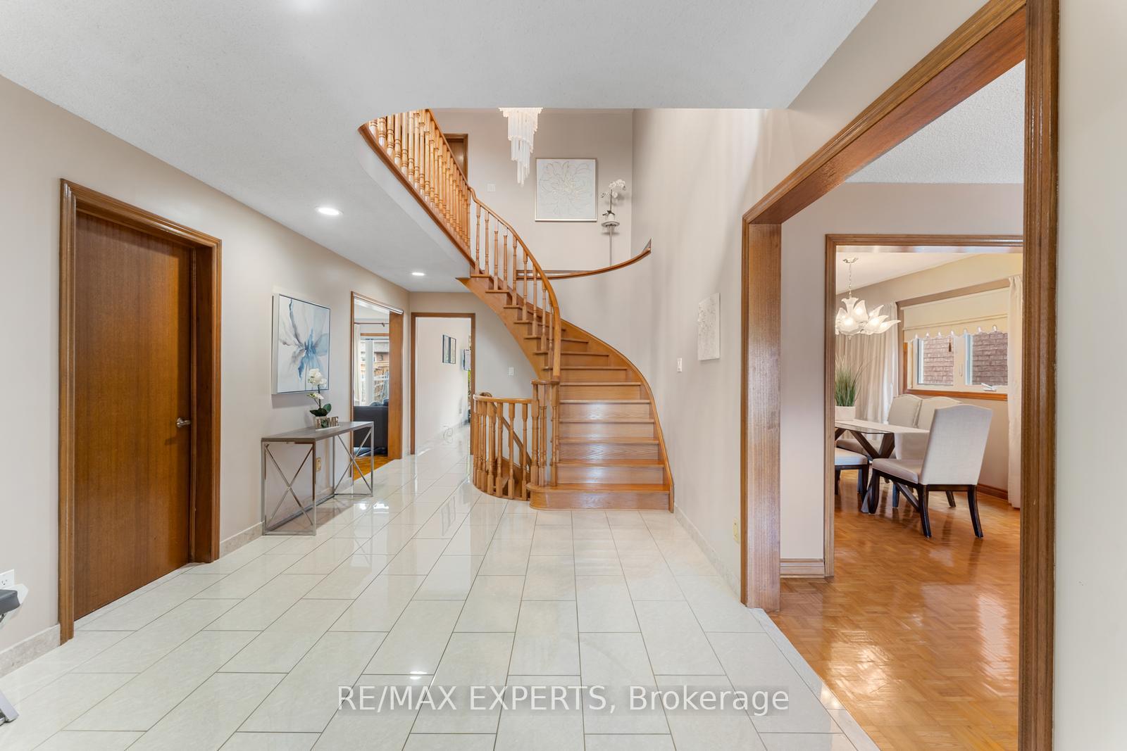 Photo 5 of 135 Coronation Street, Vaughan, West Woodbridge — HOMEH