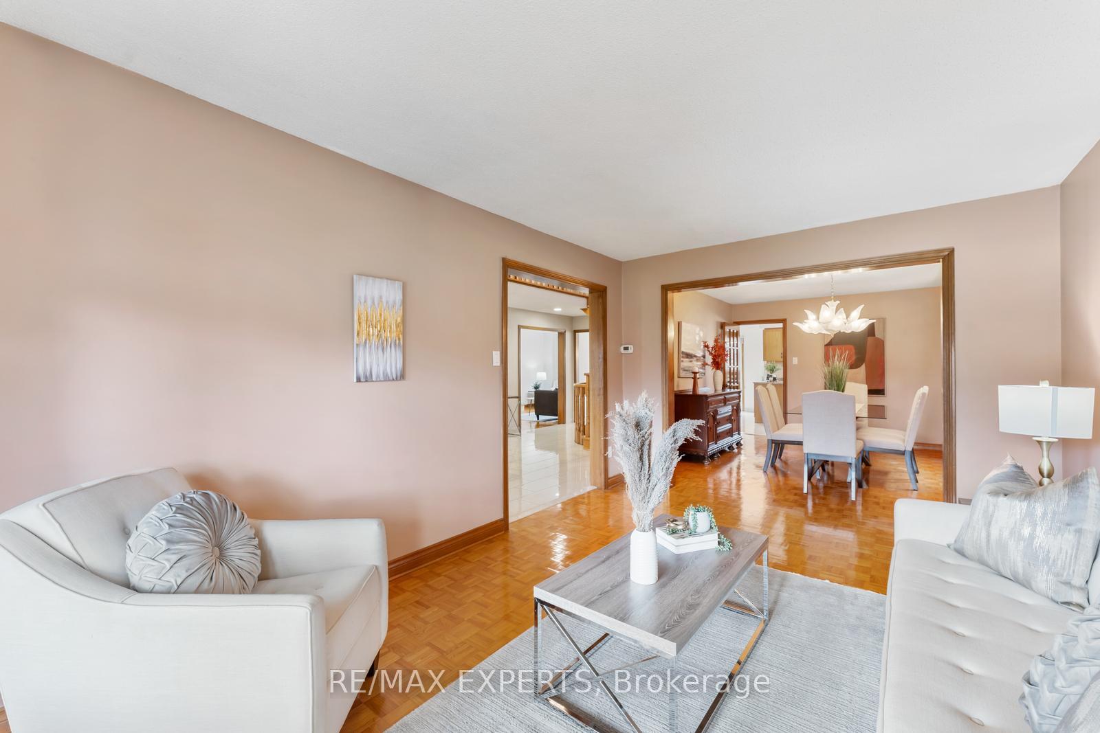 Photo 7 of 135 Coronation Street, Vaughan, West Woodbridge — HOMEH
